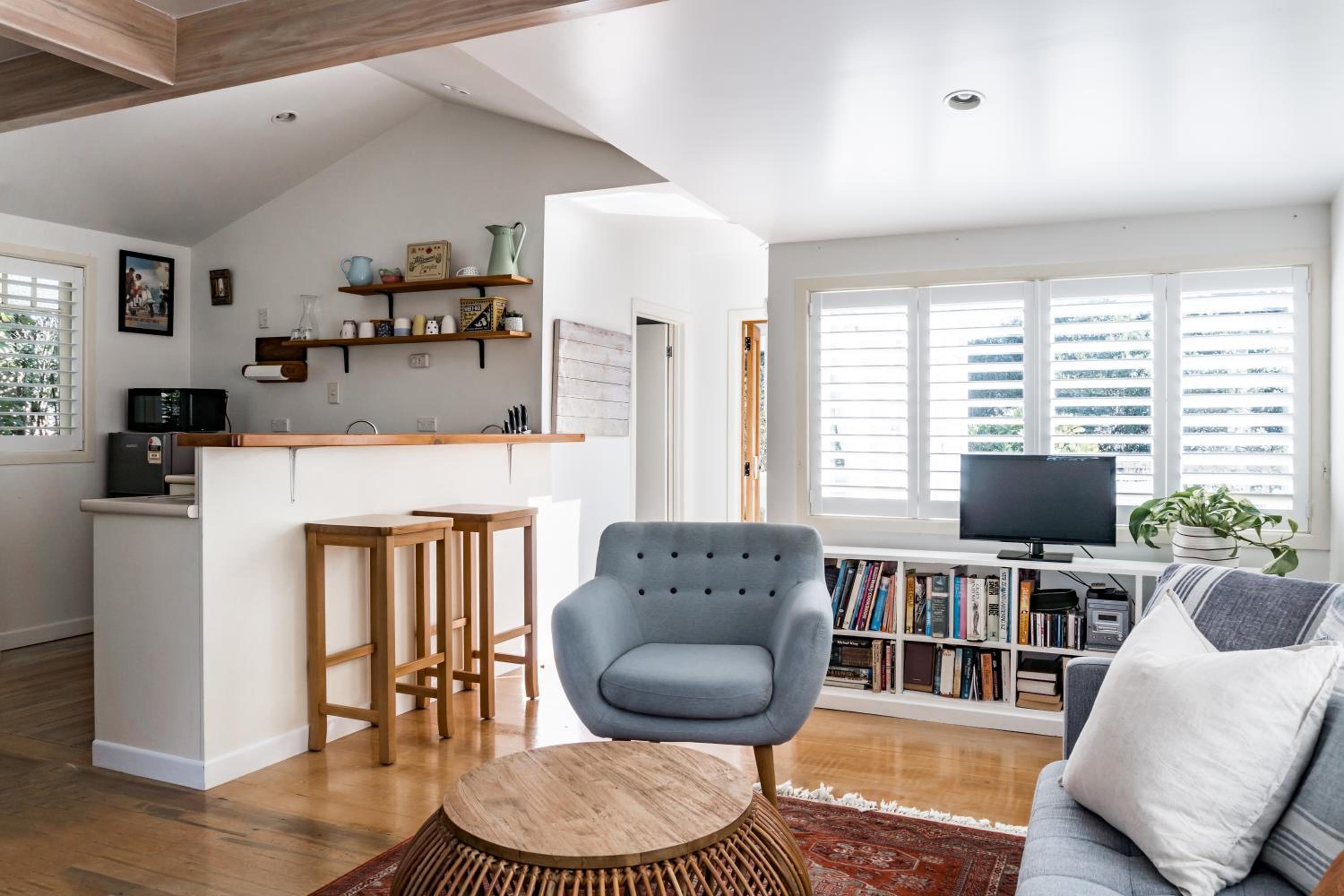 Kowhai Cottage & Studio view 3