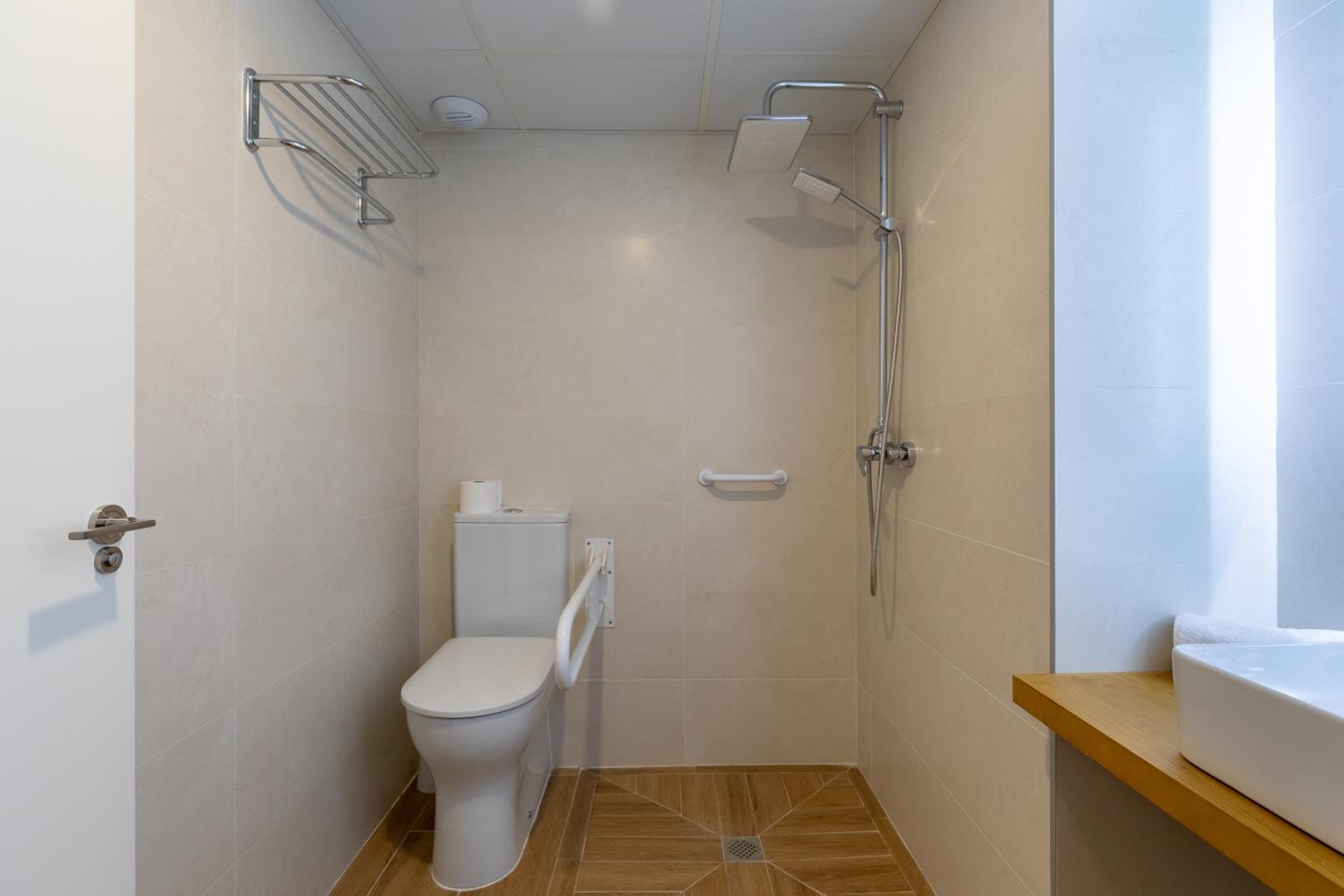 Travel Habitat Alameda Suites.