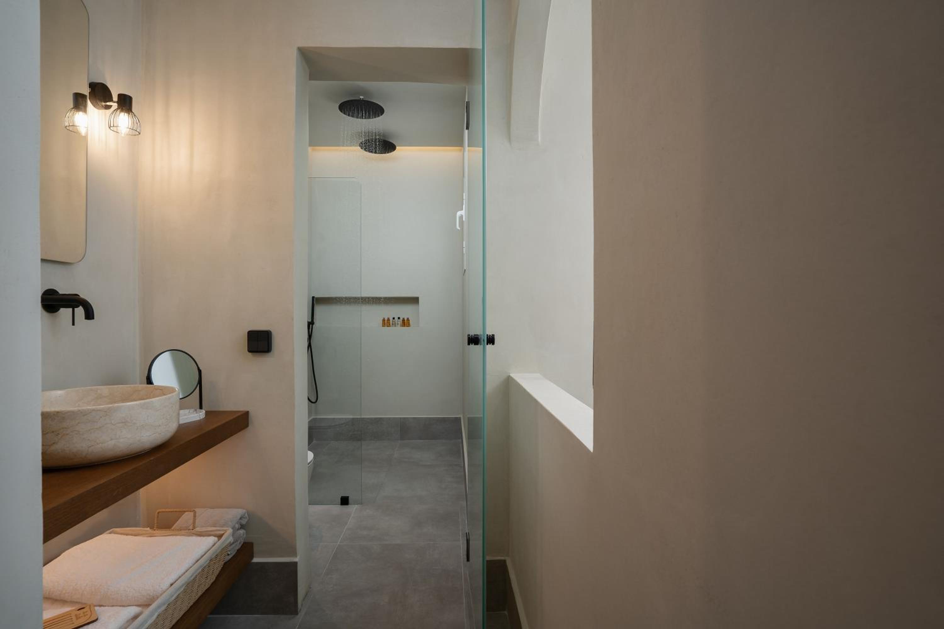 Polis of Naxos Stylish Suites — 13