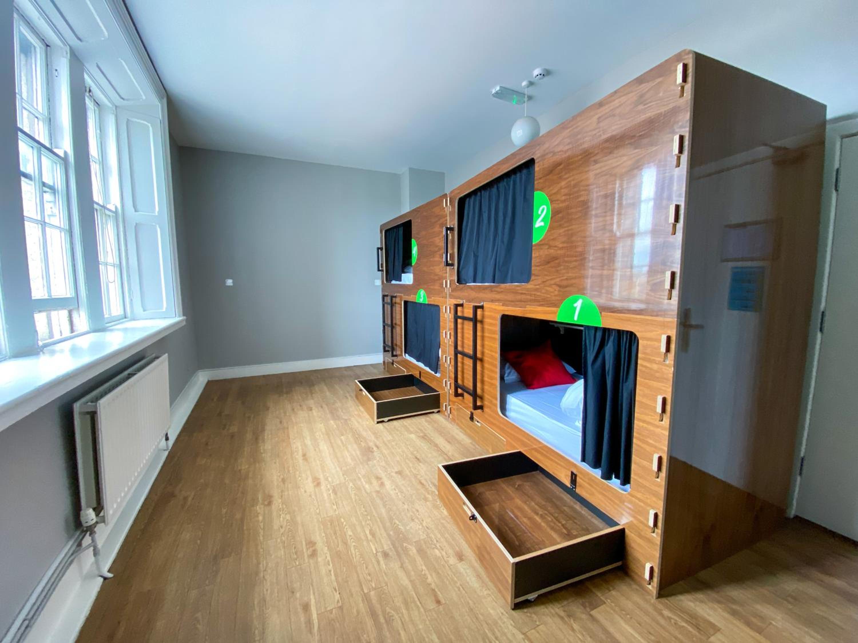 Leevin Stay Hostel