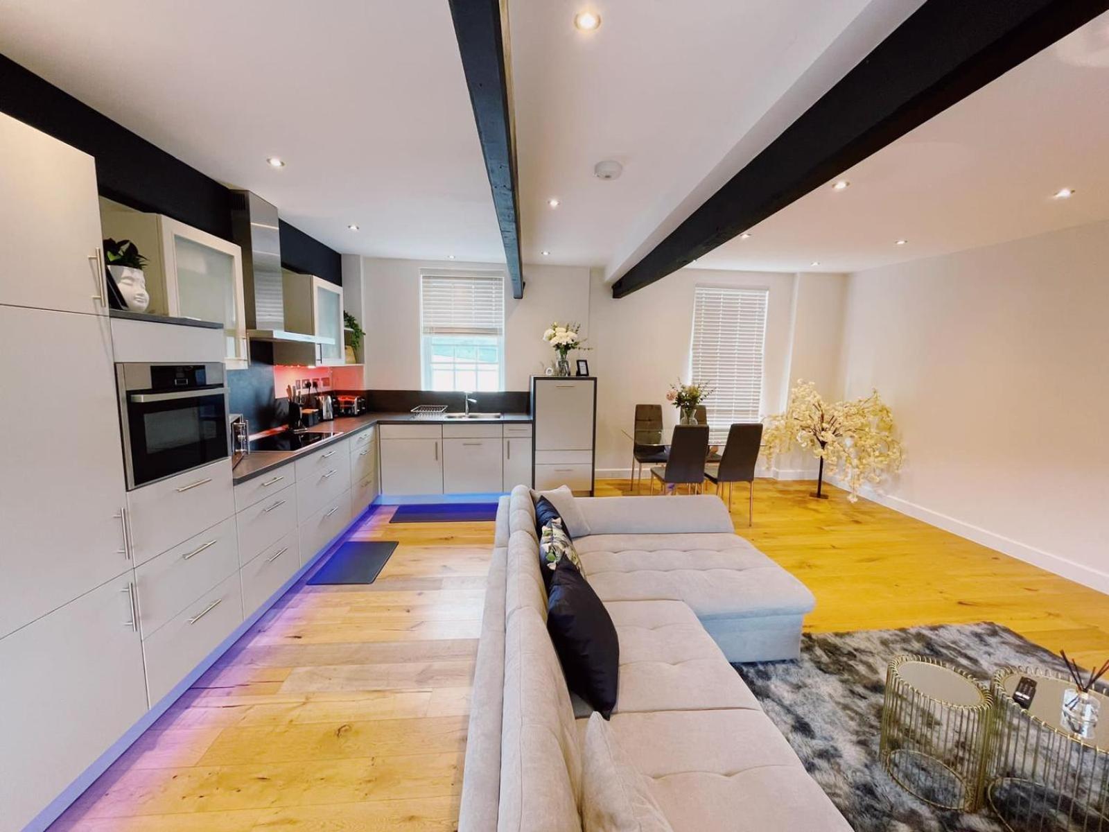 73B Weavers House - Mountergate view 2