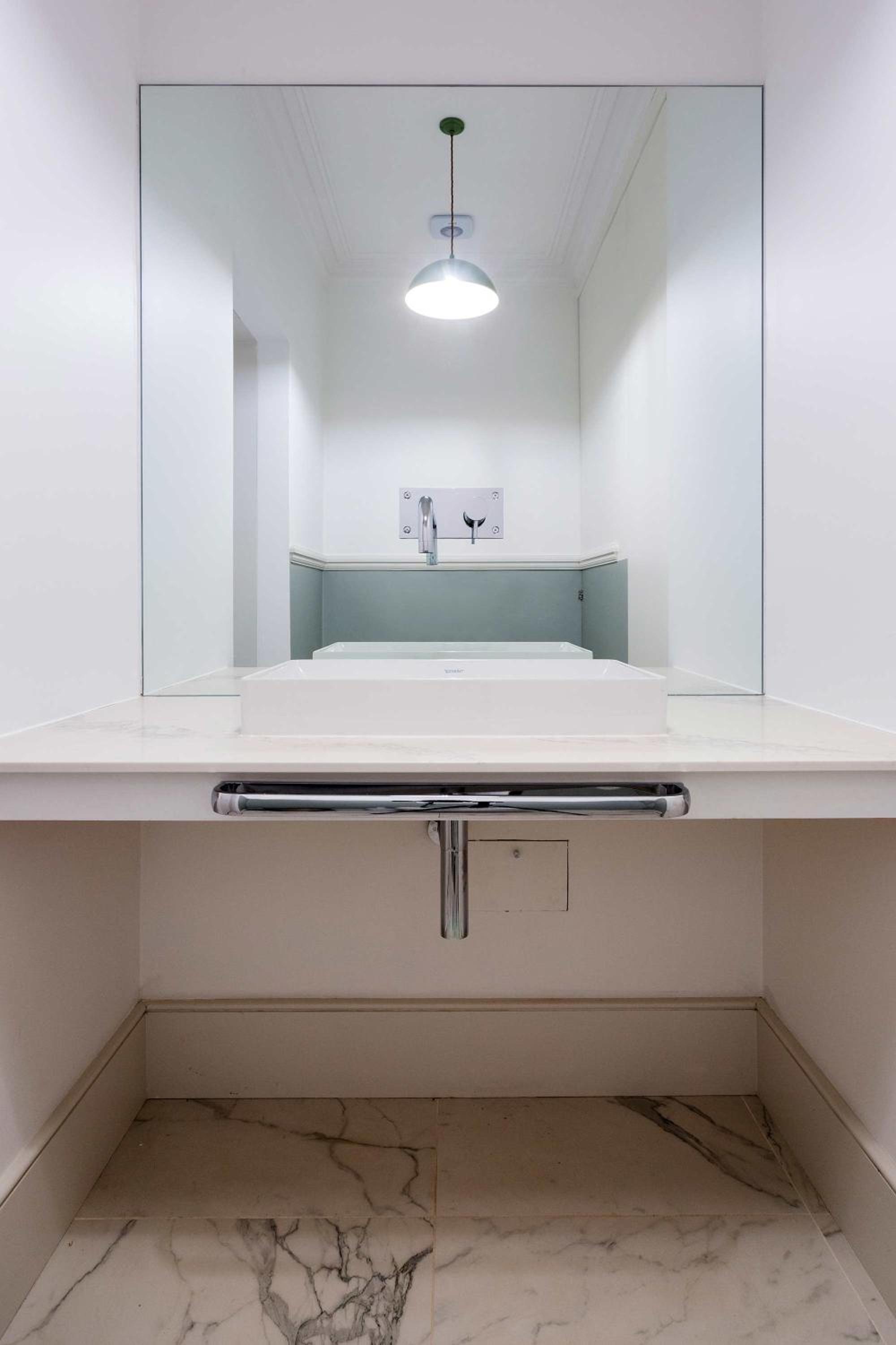 Veeve - Quartz House
