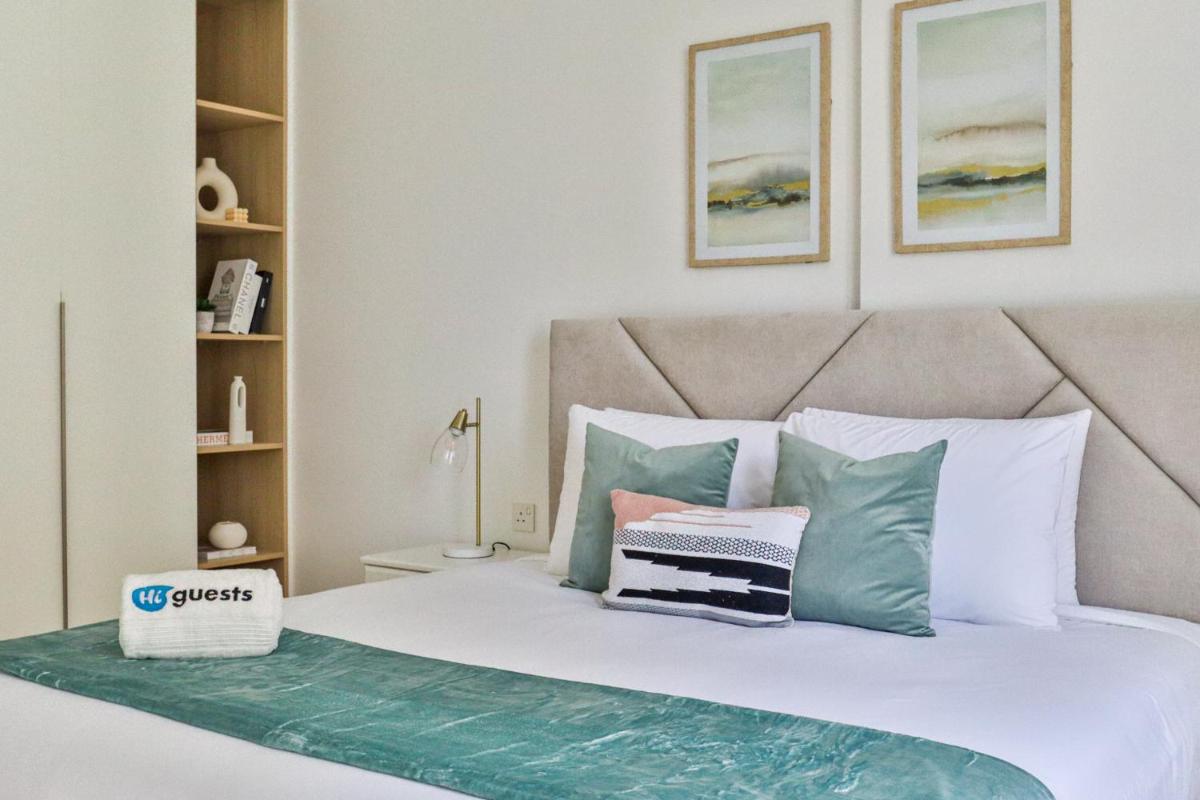 HiGuests - Stylish Apt With Stunning Beach Views and Pools