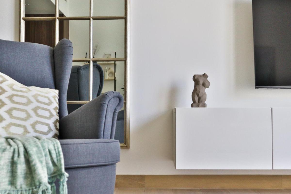 HiGuests - Stylish Apt With Stunning Beach Views and Pools