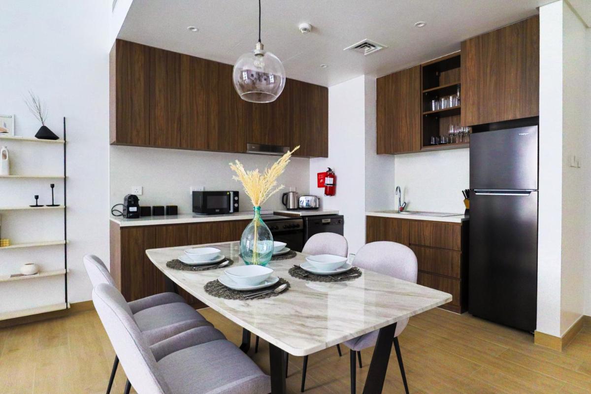 HiGuests - Stylish Apt With Stunning Beach Views and Pools