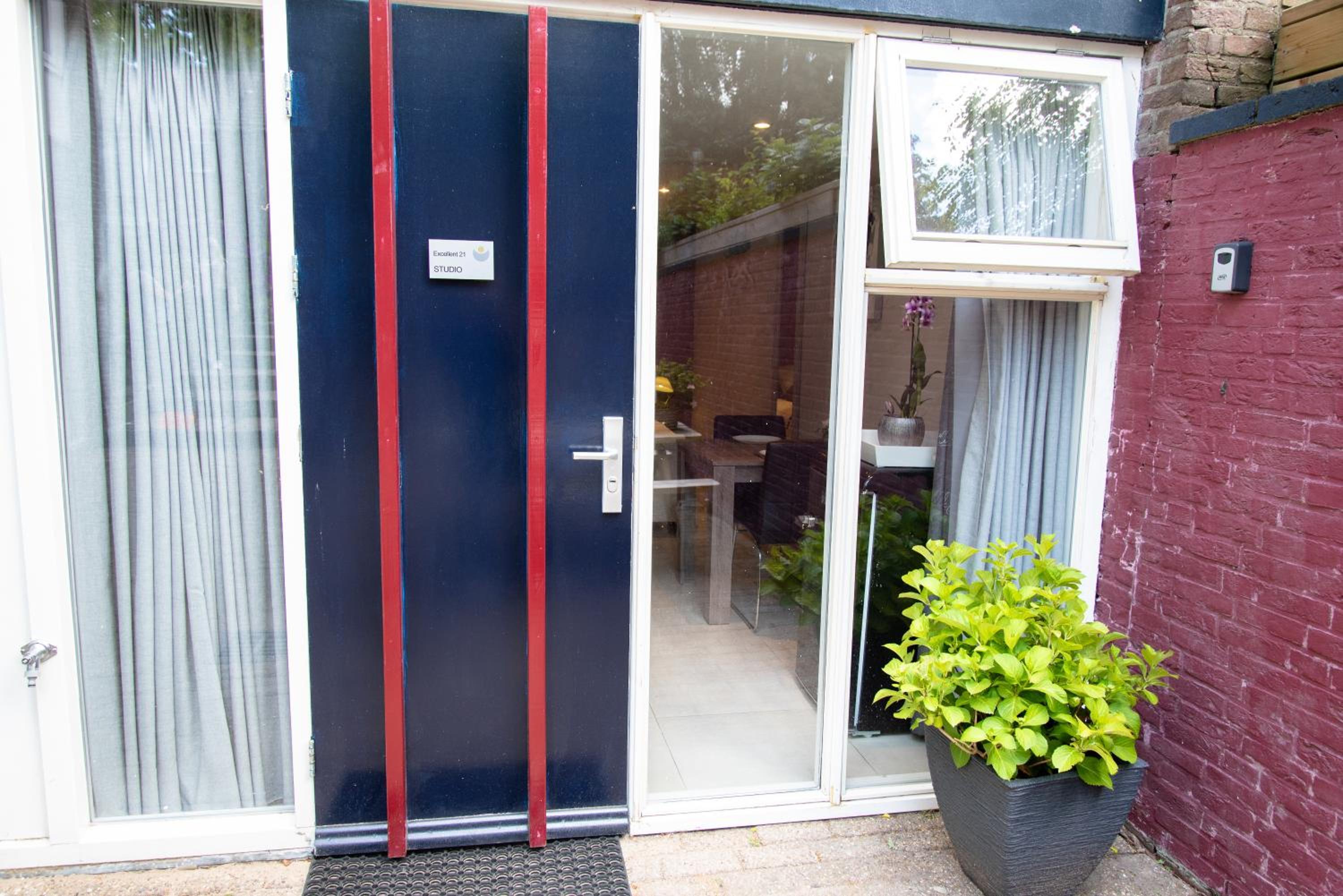 Studio Excellent 21