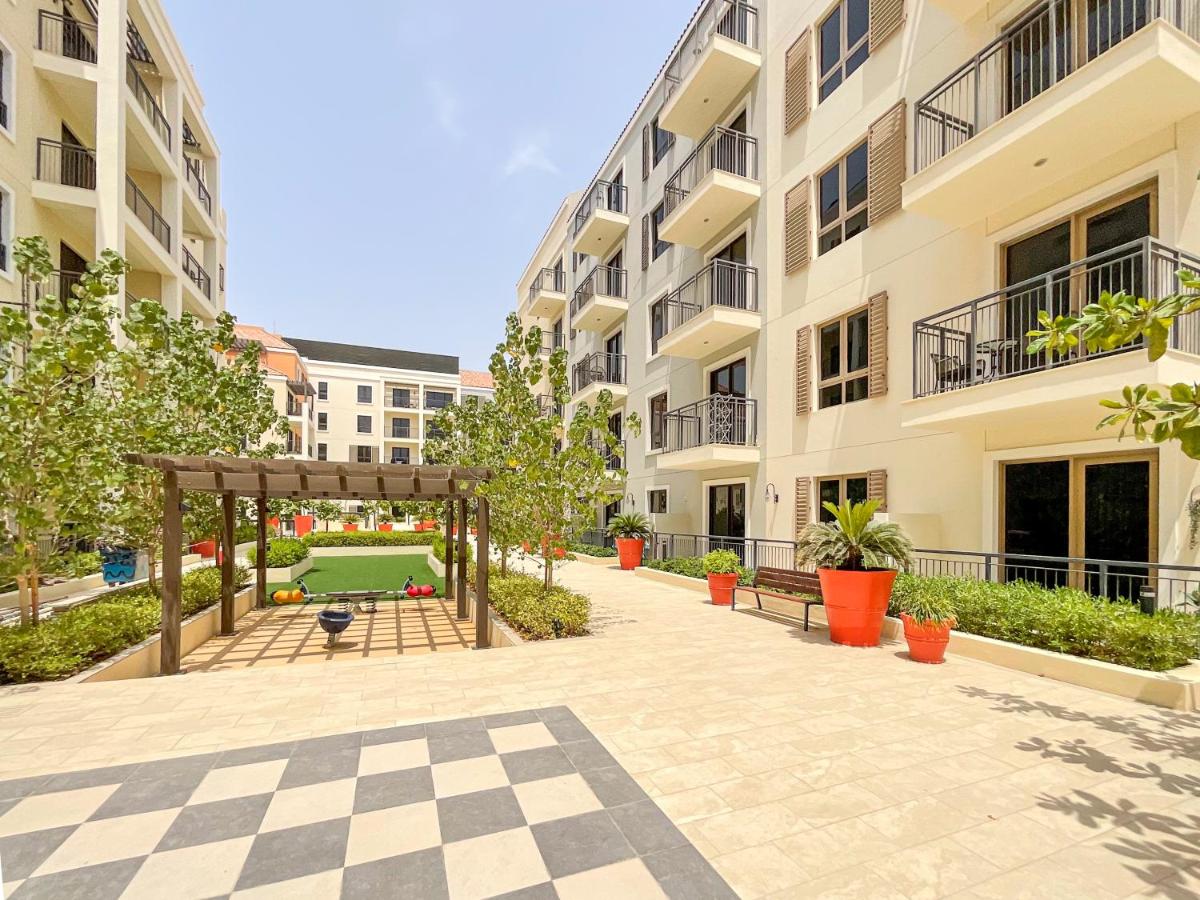 HiGuests - Stylish Apt With Stunning Beach Views and Pools