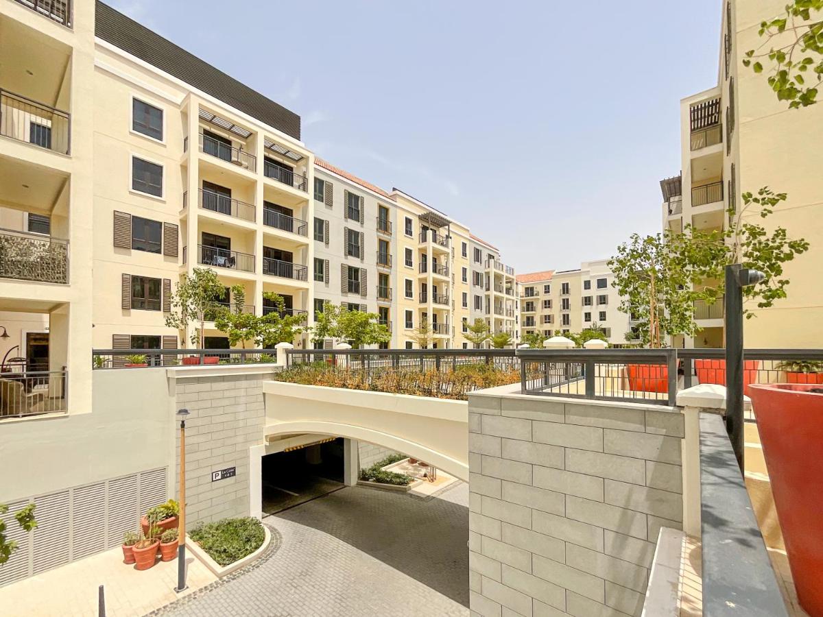 HiGuests - Stylish Apt With Stunning Beach Views and Pools