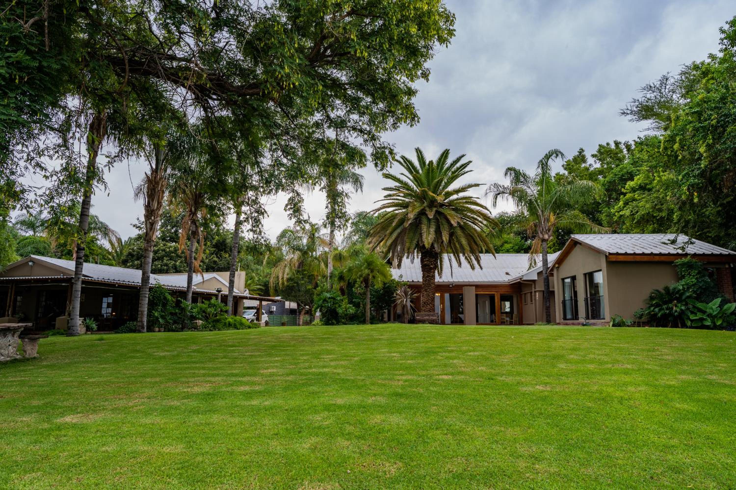 Riverbank Lodge