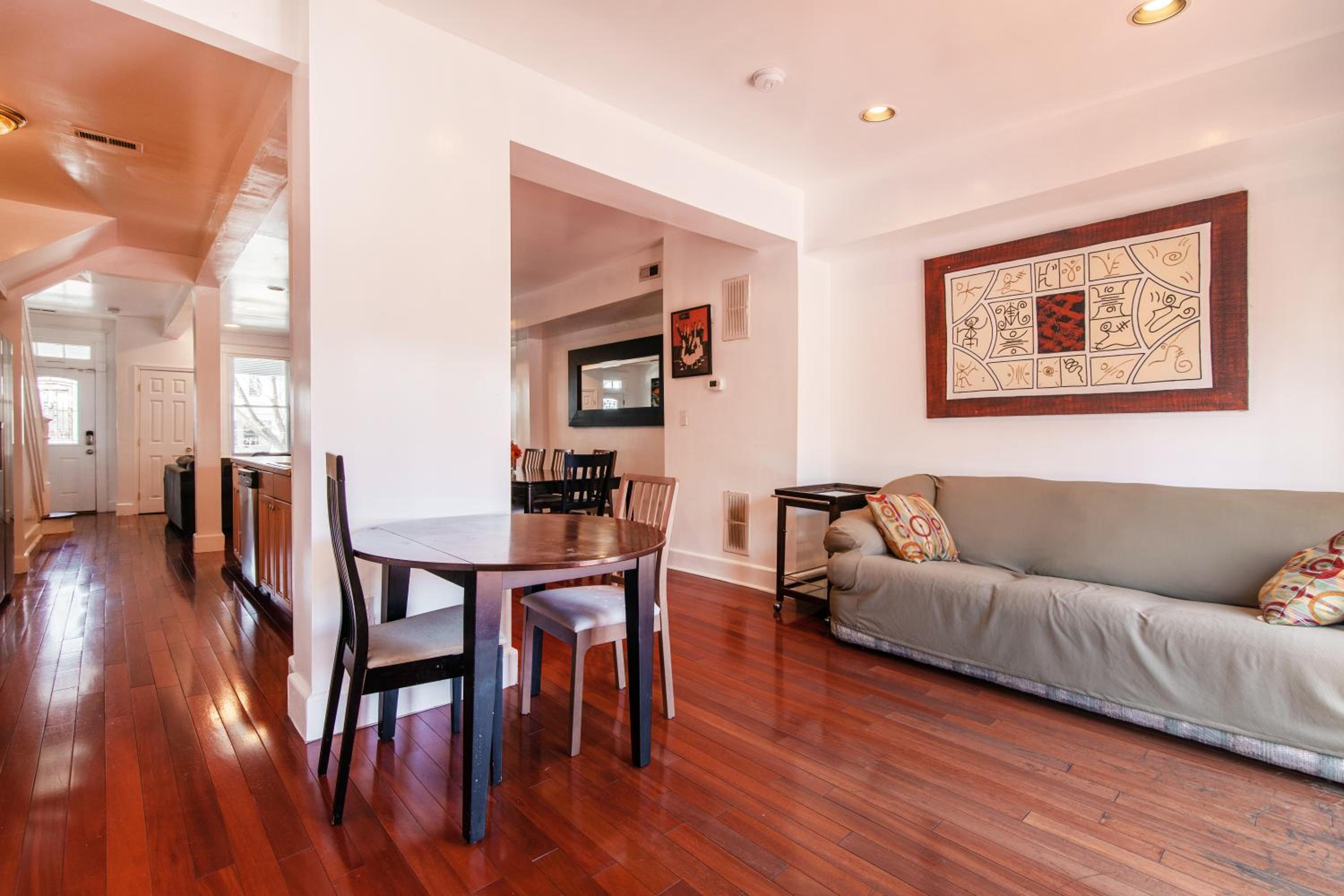 Spacious, Relaxing, 4 Bd 3.5 Ba Home In Petworth! photo 3