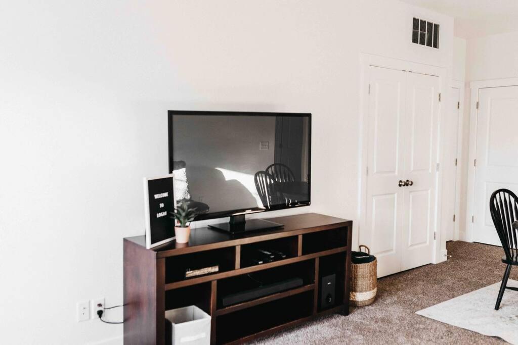 Logan Vacations - Beautiful New 3 BR 2BA Townhome No stairs - Property Image 2