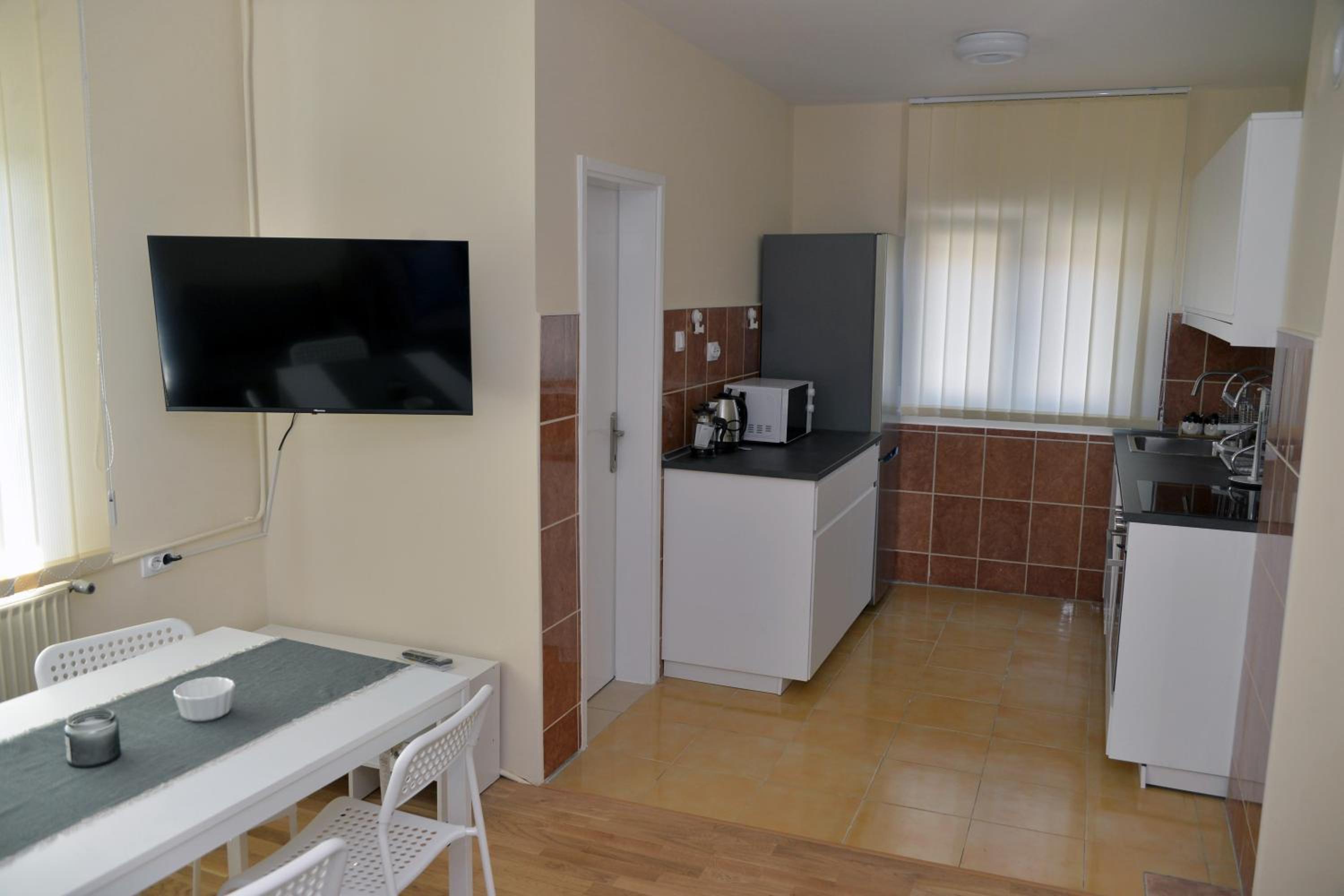 Affordable and Newly Renovated 1-bedroom Apartment view 5