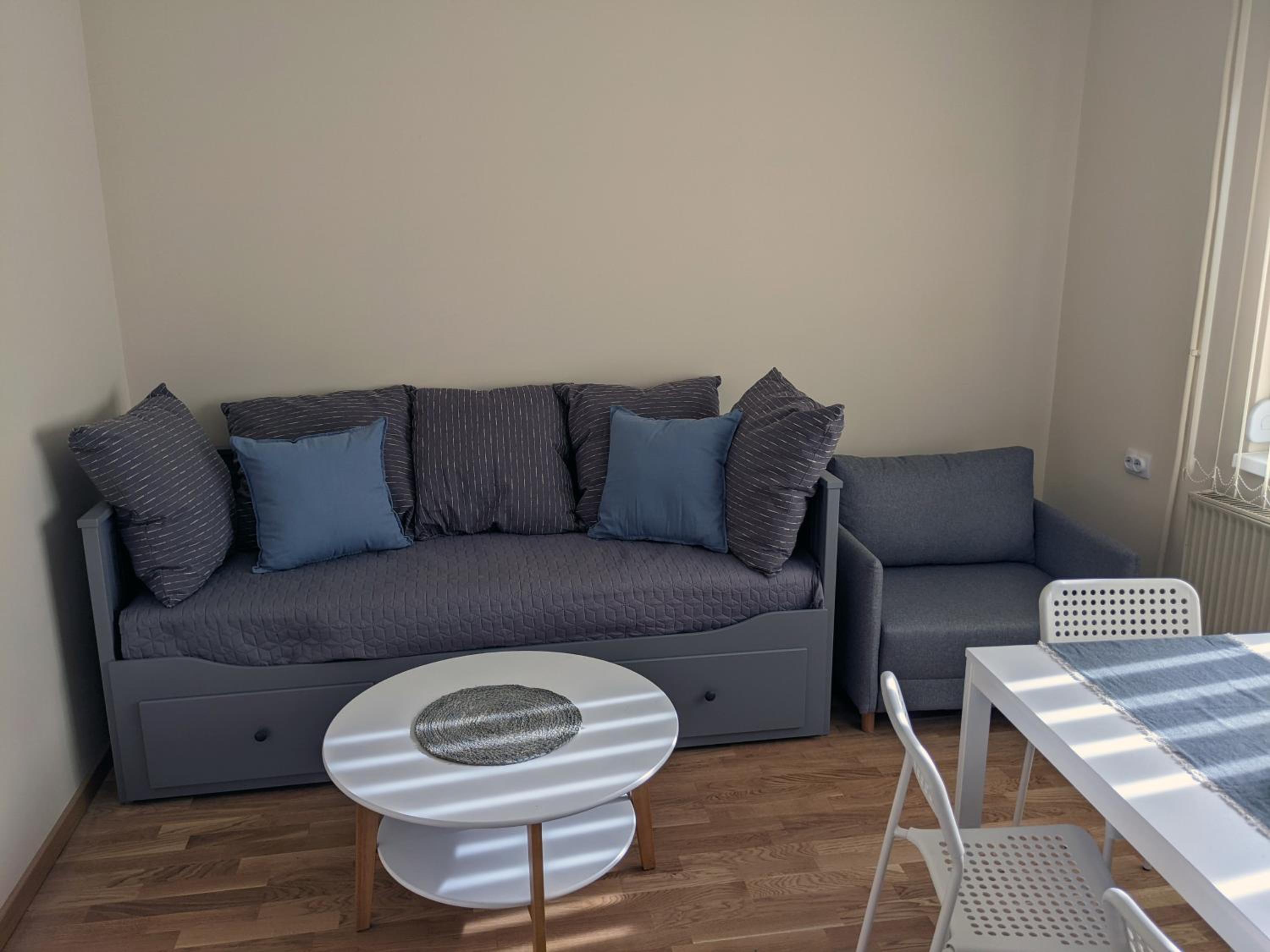 Affordable and Newly Renovated 1-bedroom Apartment view 3