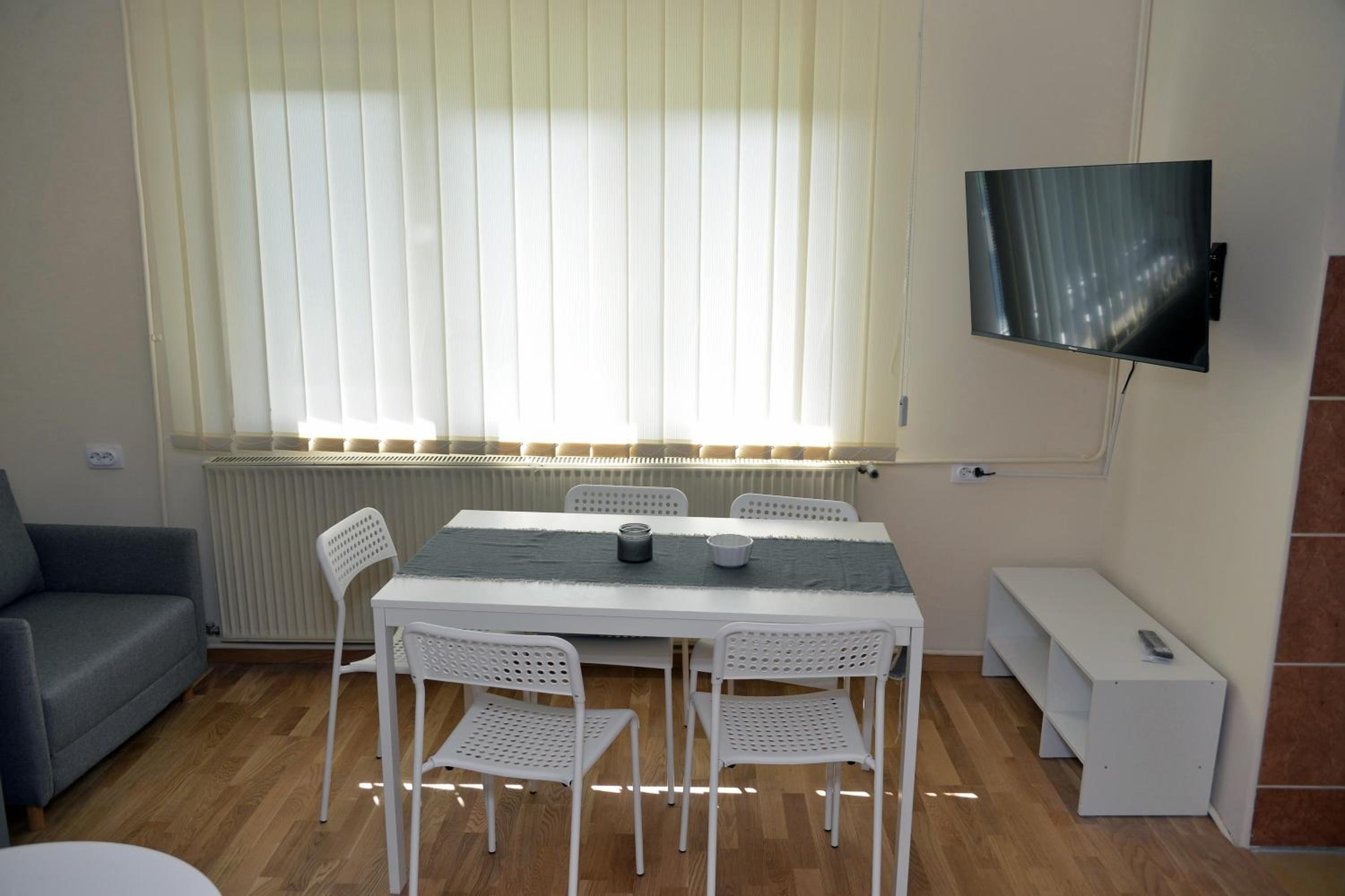 Affordable and Newly Renovated 1-bedroom Apartment view 2