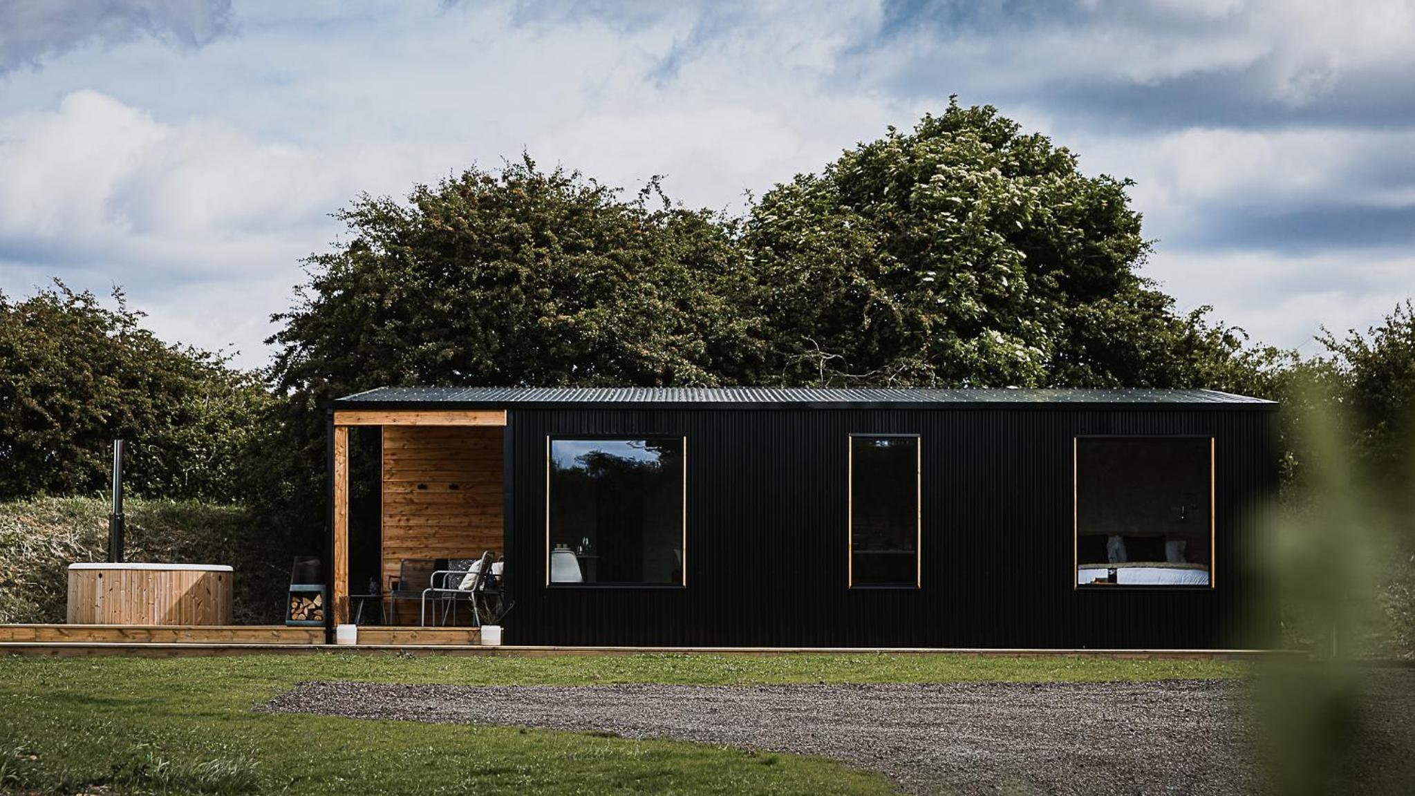 Hotel Off The Track Getaway, Luxury Lodge