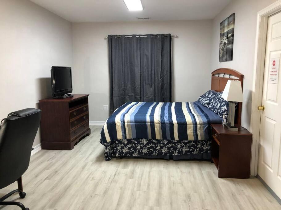 Spacious Unit with Mountain View view 2