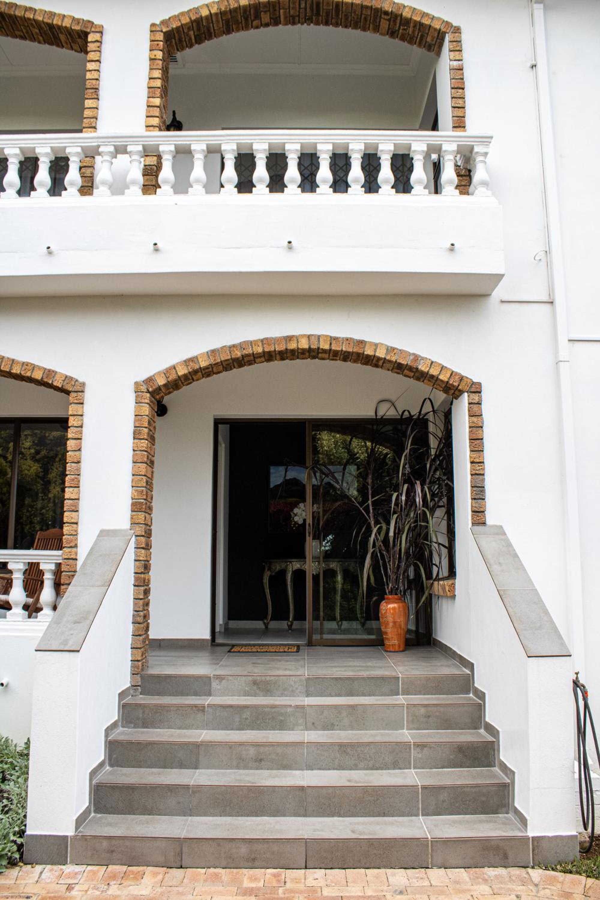 Hotel 5 Rembrandt Guesthouse - Image 1