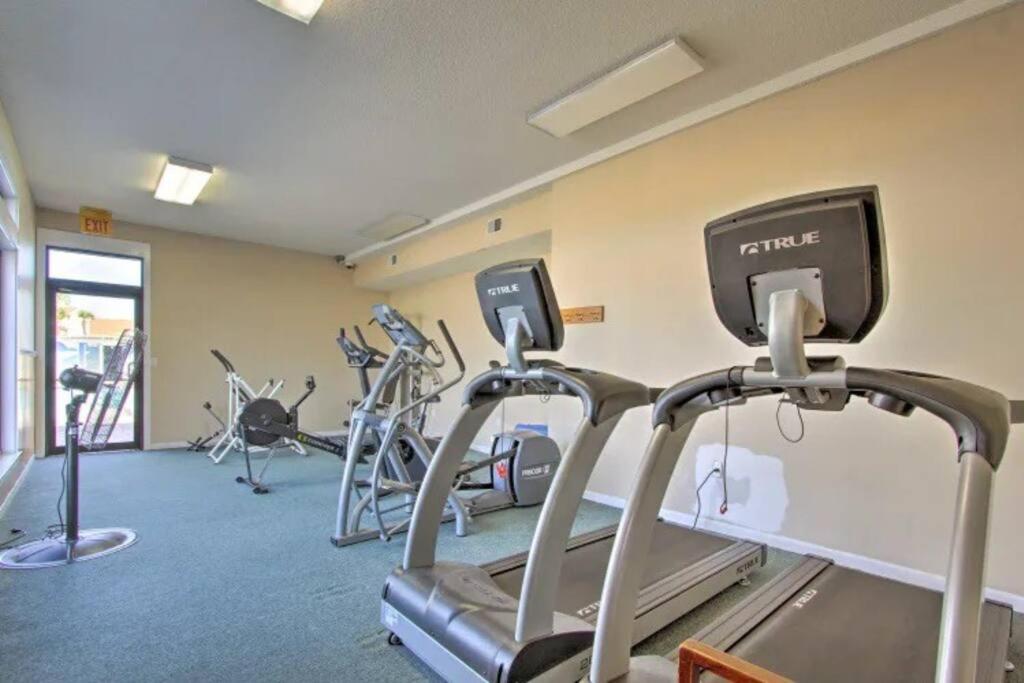 Cheerful 1-bedroom townhouse w/ pool and golf cart view 4