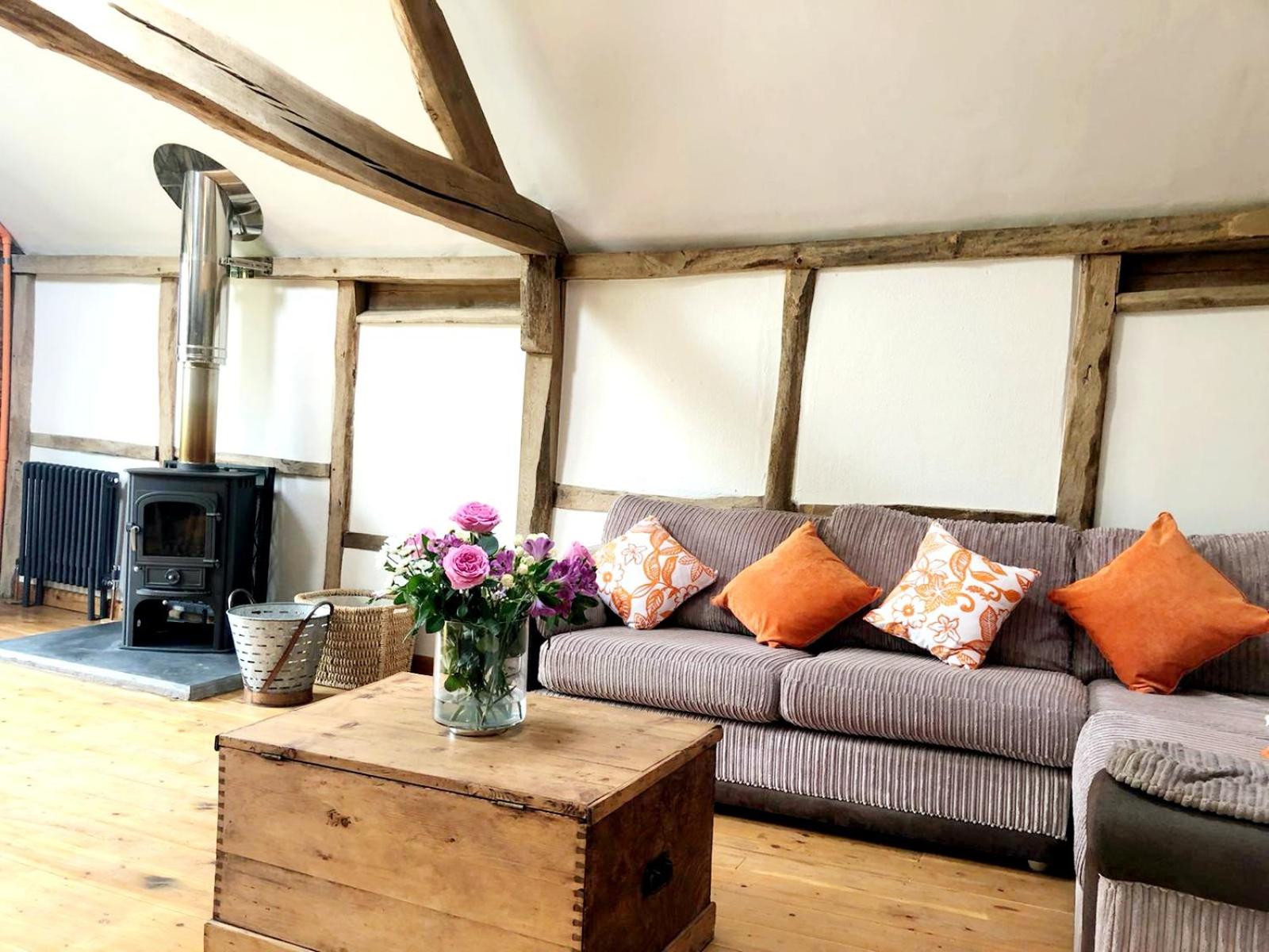 Hotel Hay Barn, Penrheol Farm, Unique Barn Conversion - Image 1