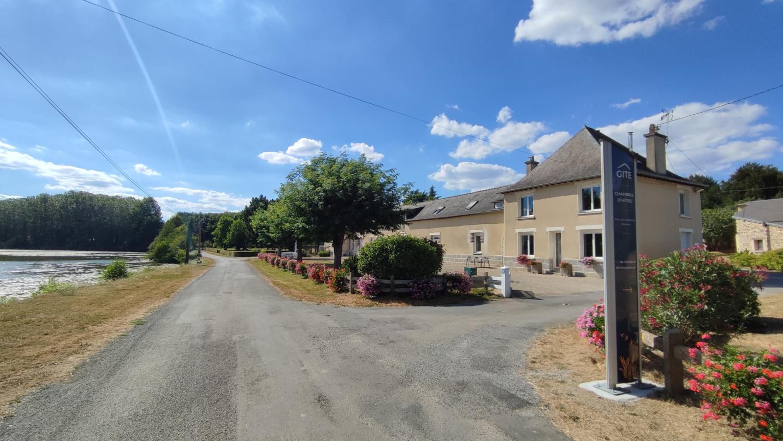 Chambre d'Hôtes - La Rigaudière view 2