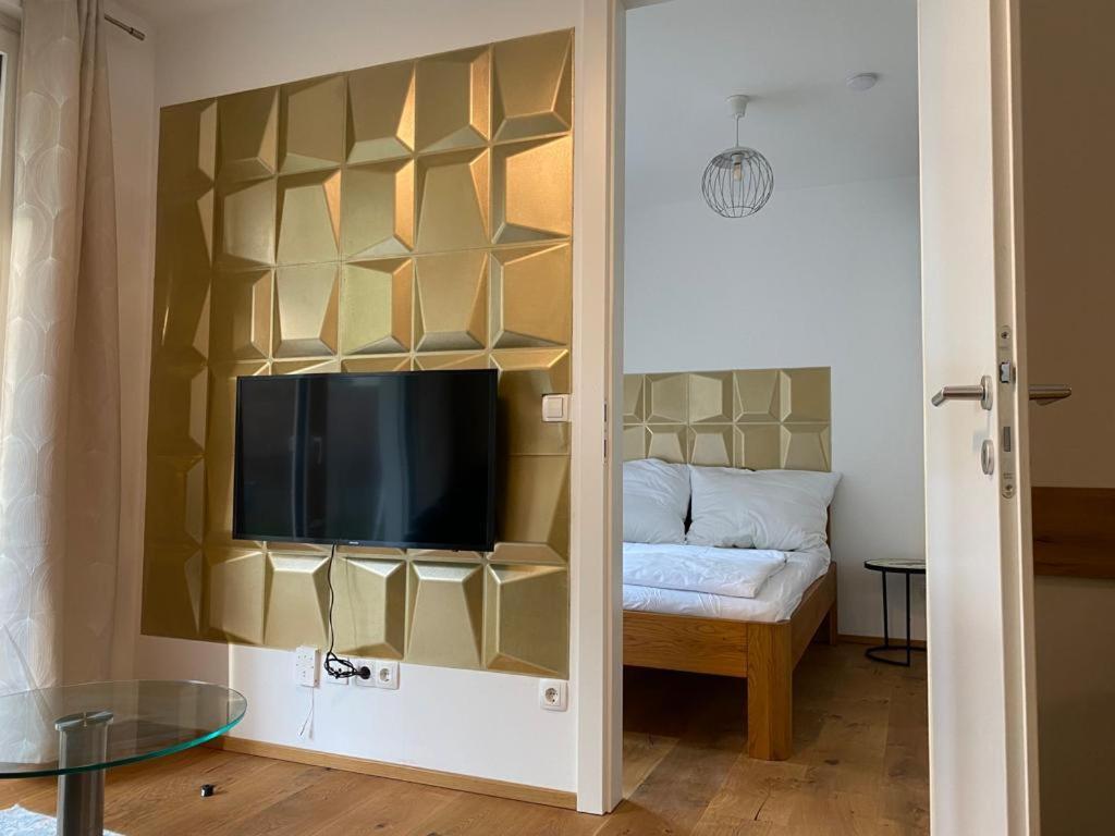 Modern apartment with garden near city center