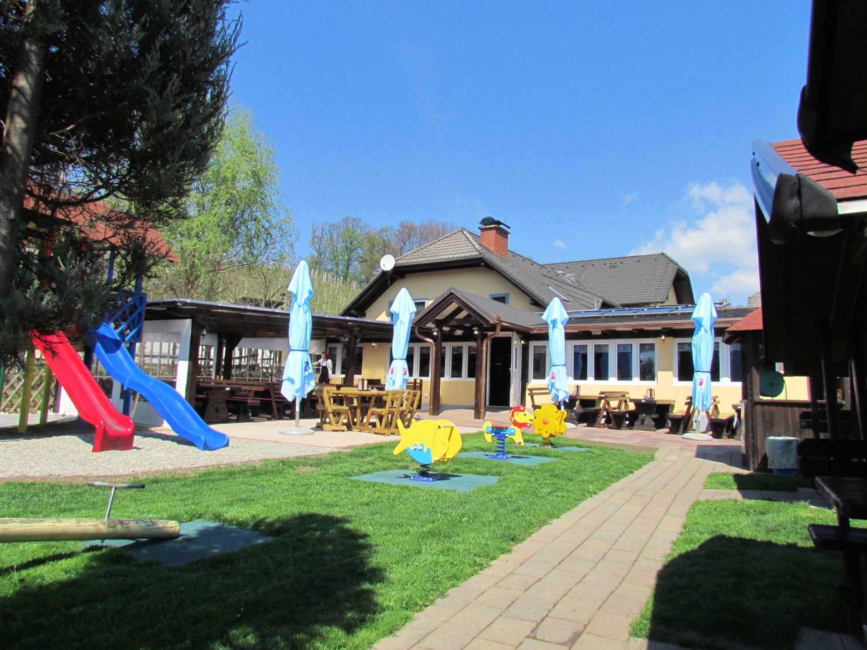 Črni Baron Pension Black Baron view 4