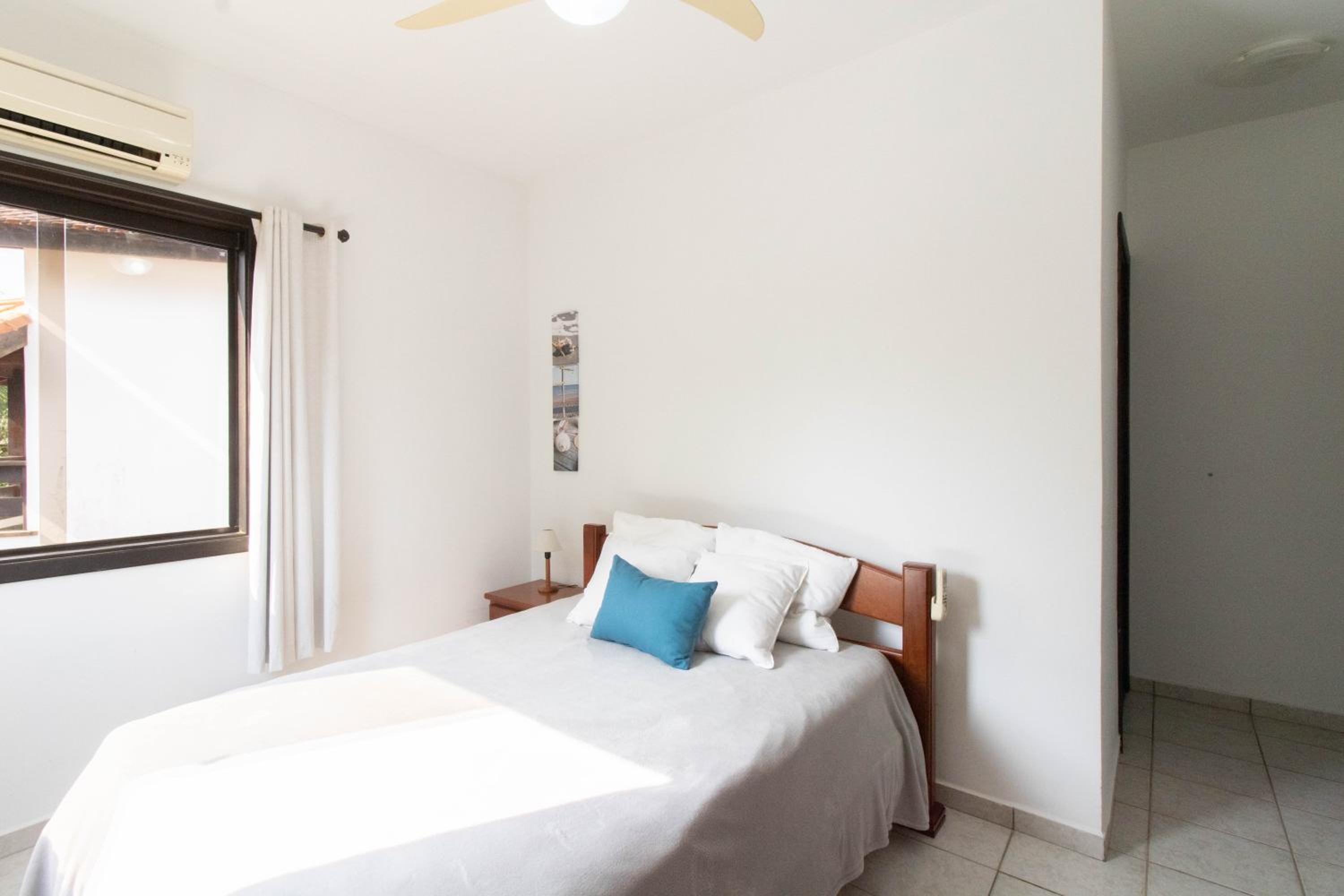 Linda Casa! Acesso privado praia Guaratuba(50mts)