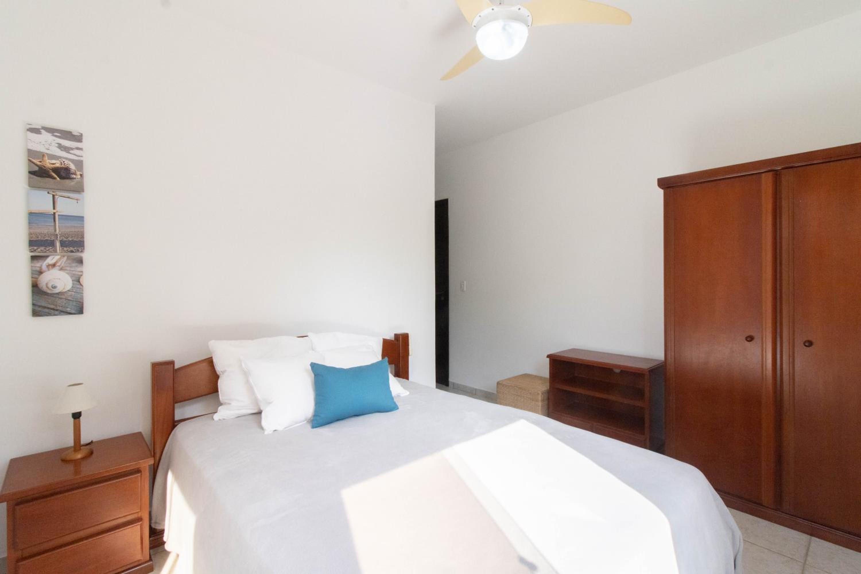 Linda Casa! Acesso privado praia Guaratuba(50mts)