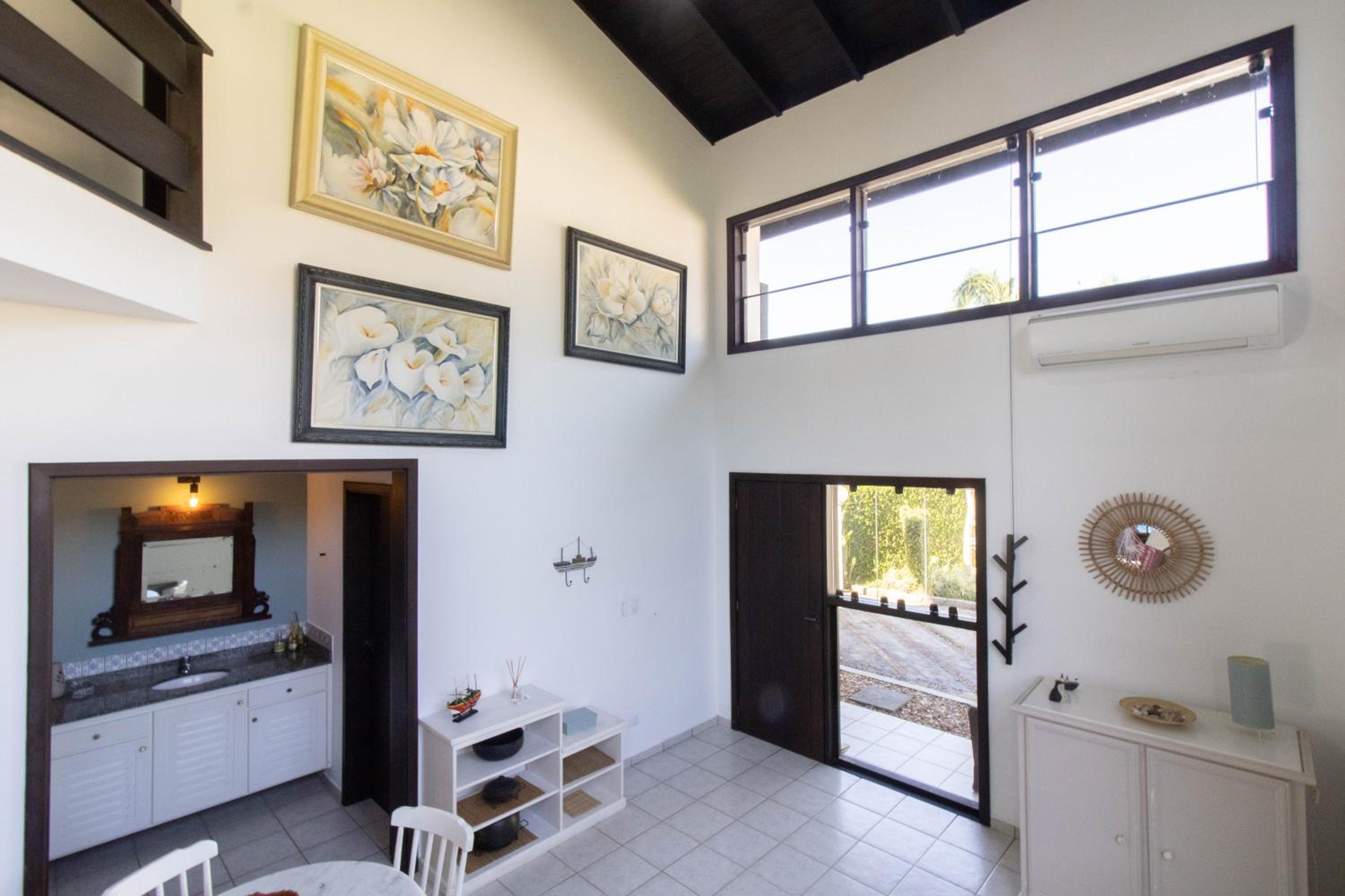 Linda Casa! Acesso privado praia Guaratuba(50mts)