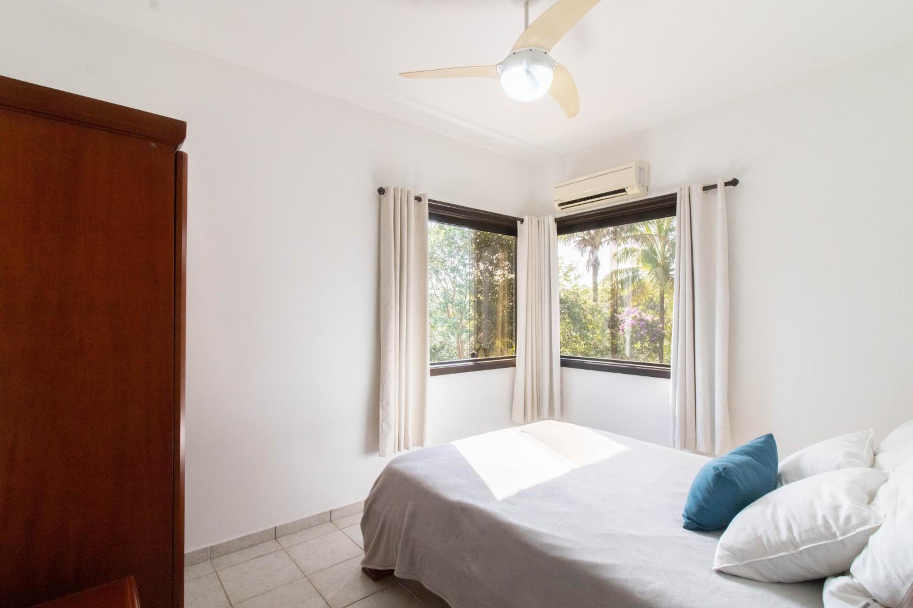 Linda Casa! Acesso privado praia Guaratuba(50mts)