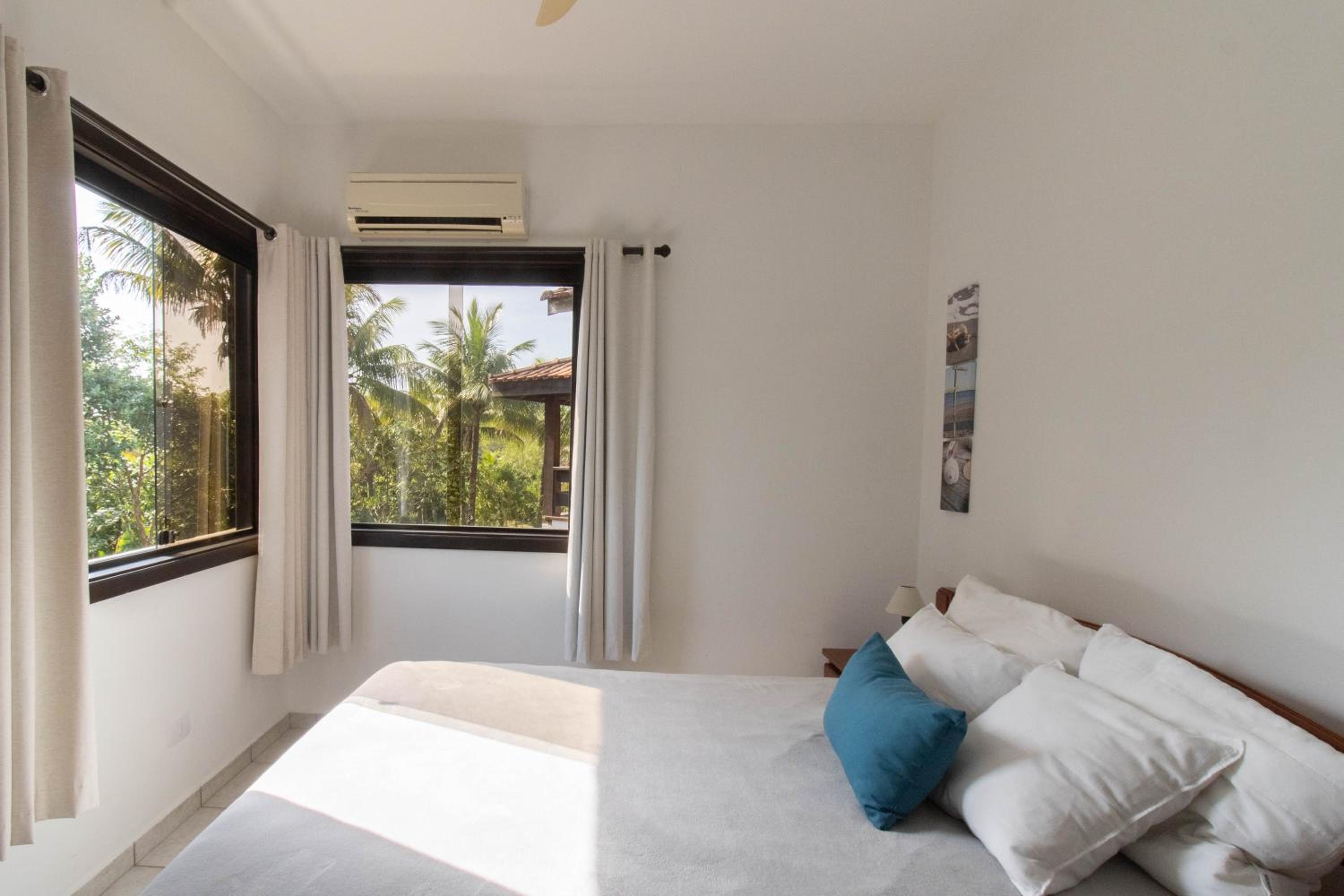 Linda Casa! Acesso privado praia Guaratuba(50mts)