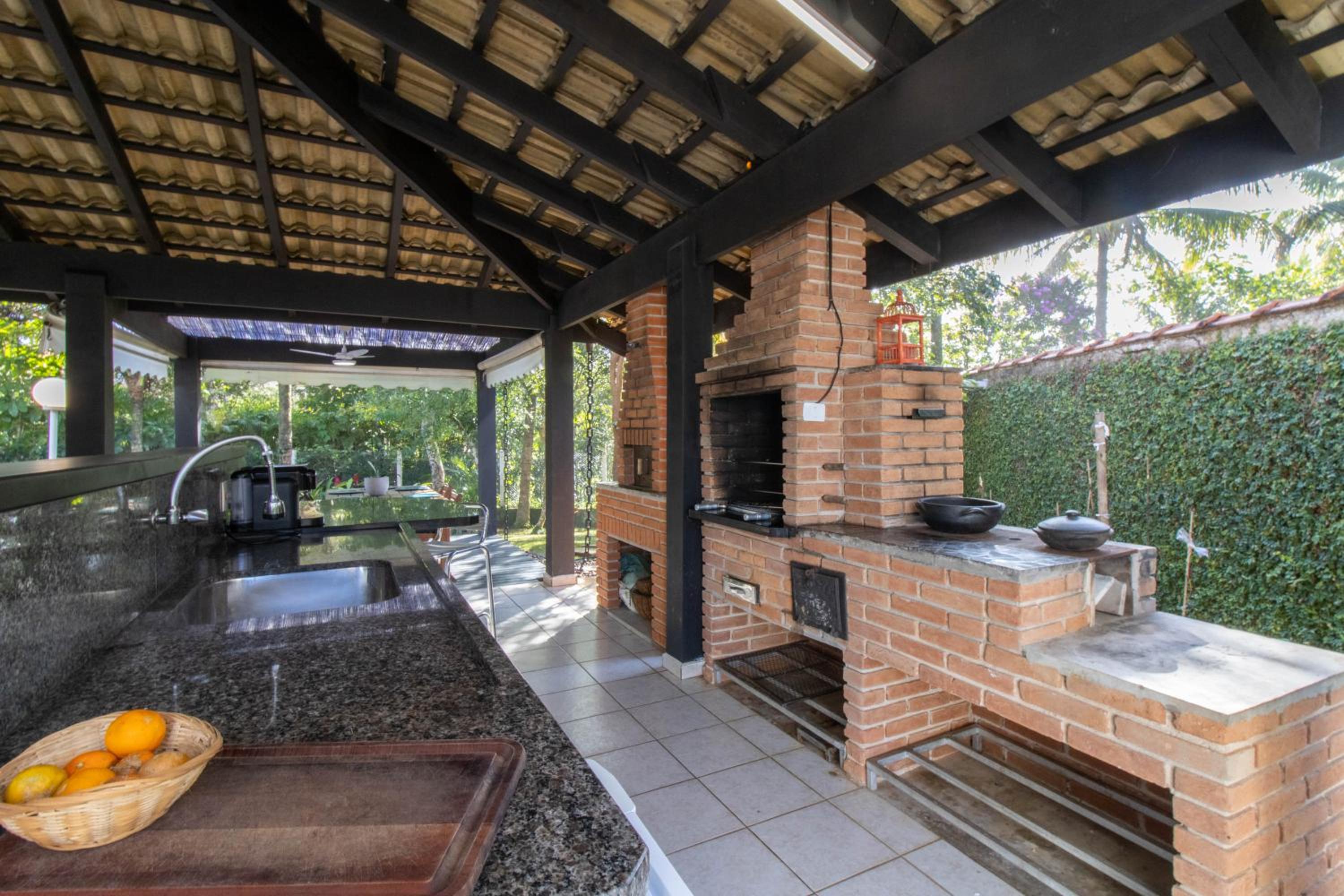 Linda Casa! Acesso privado praia Guaratuba(50mts)