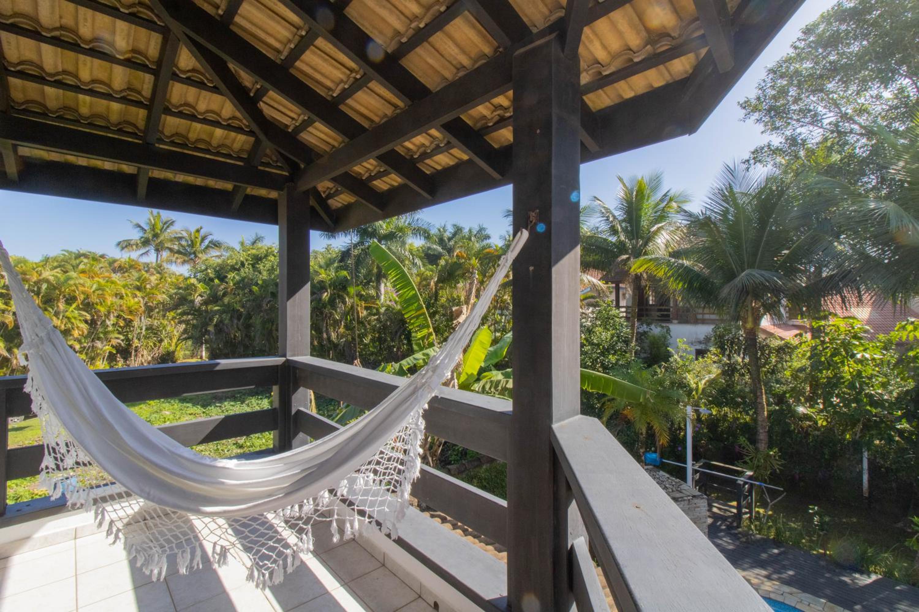 Linda Casa! Acesso privado praia Guaratuba(50mts)
