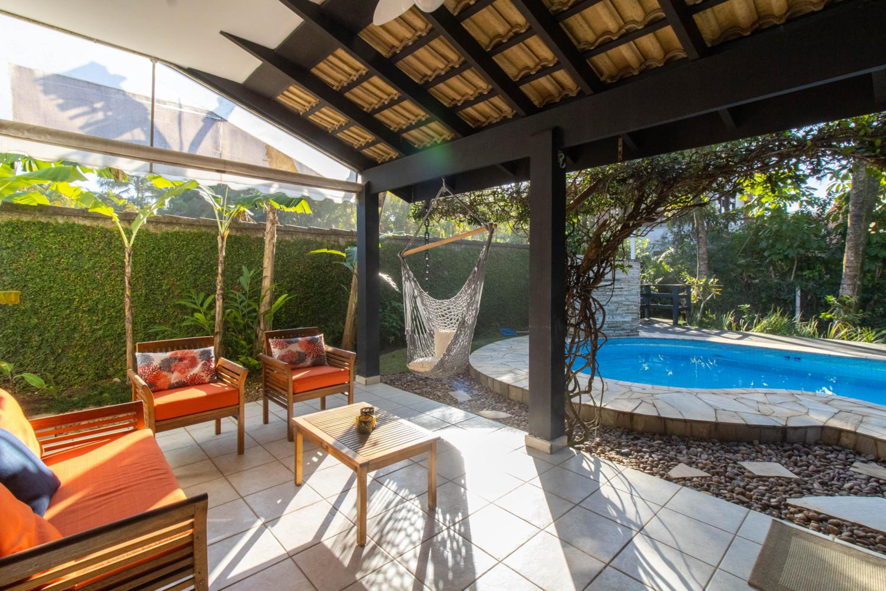 Linda Casa! Acesso privado praia Guaratuba(50mts)