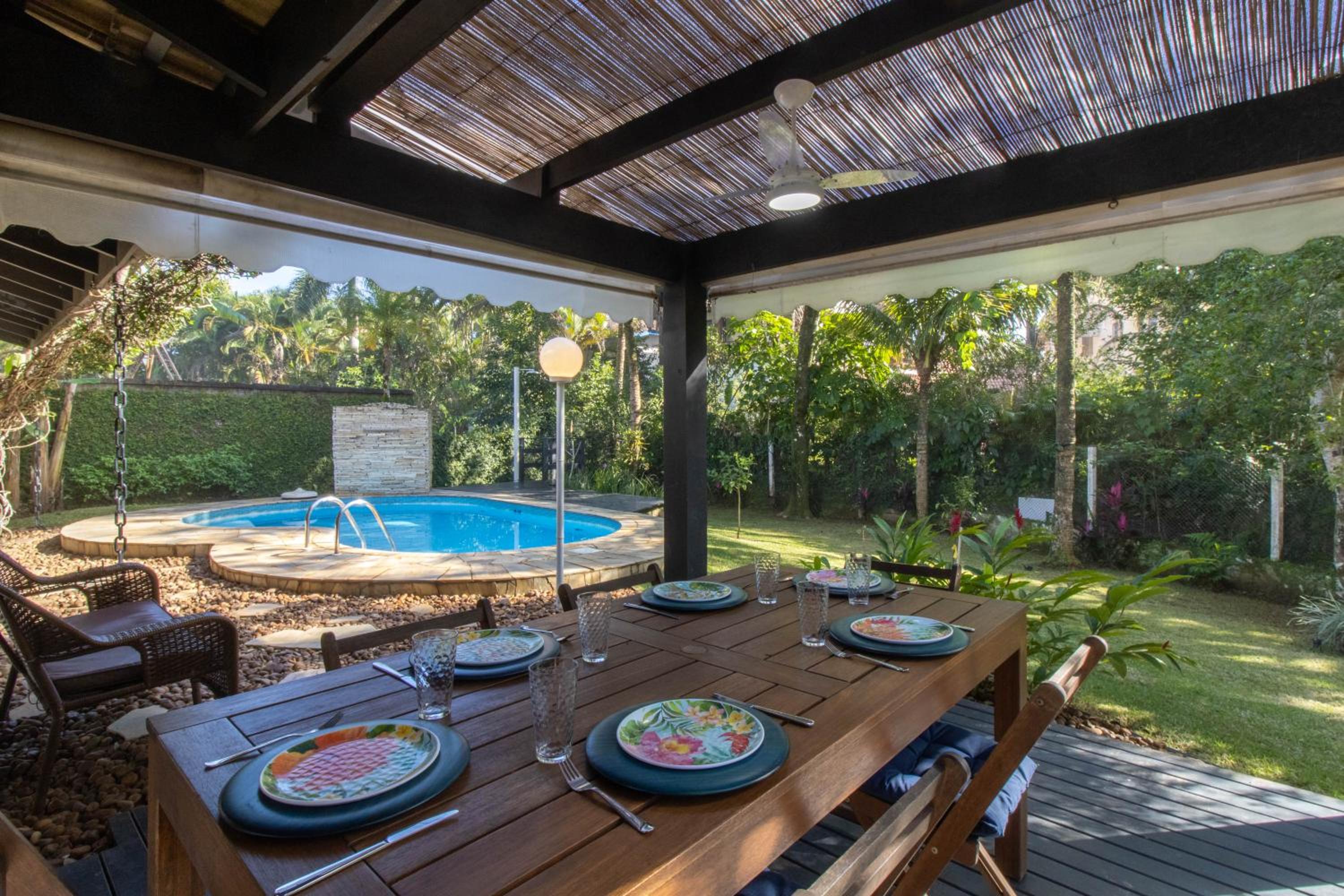 Linda Casa! Acesso privado praia Guaratuba(50mts)