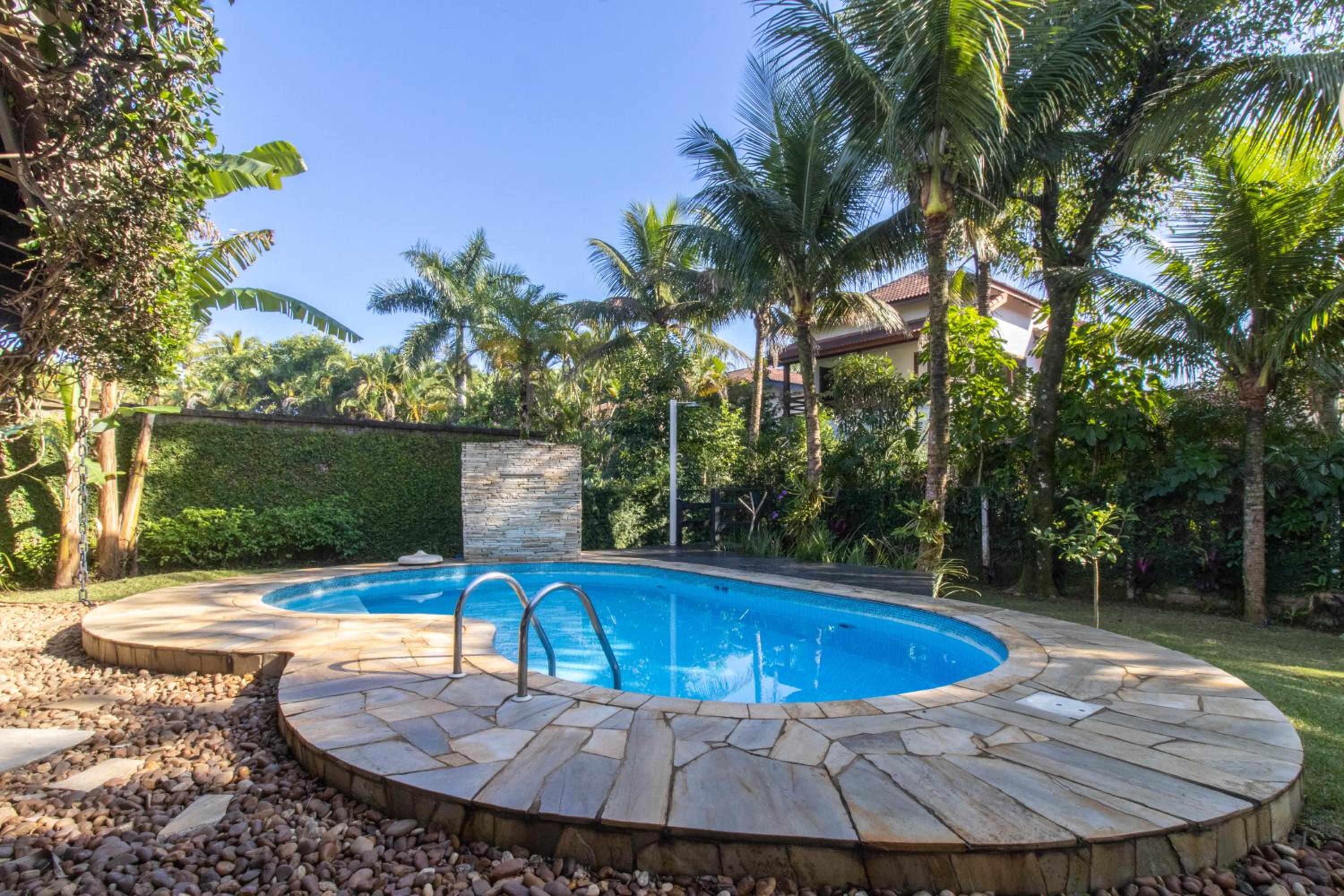 Linda Casa! Acesso privado praia Guaratuba(50mts)