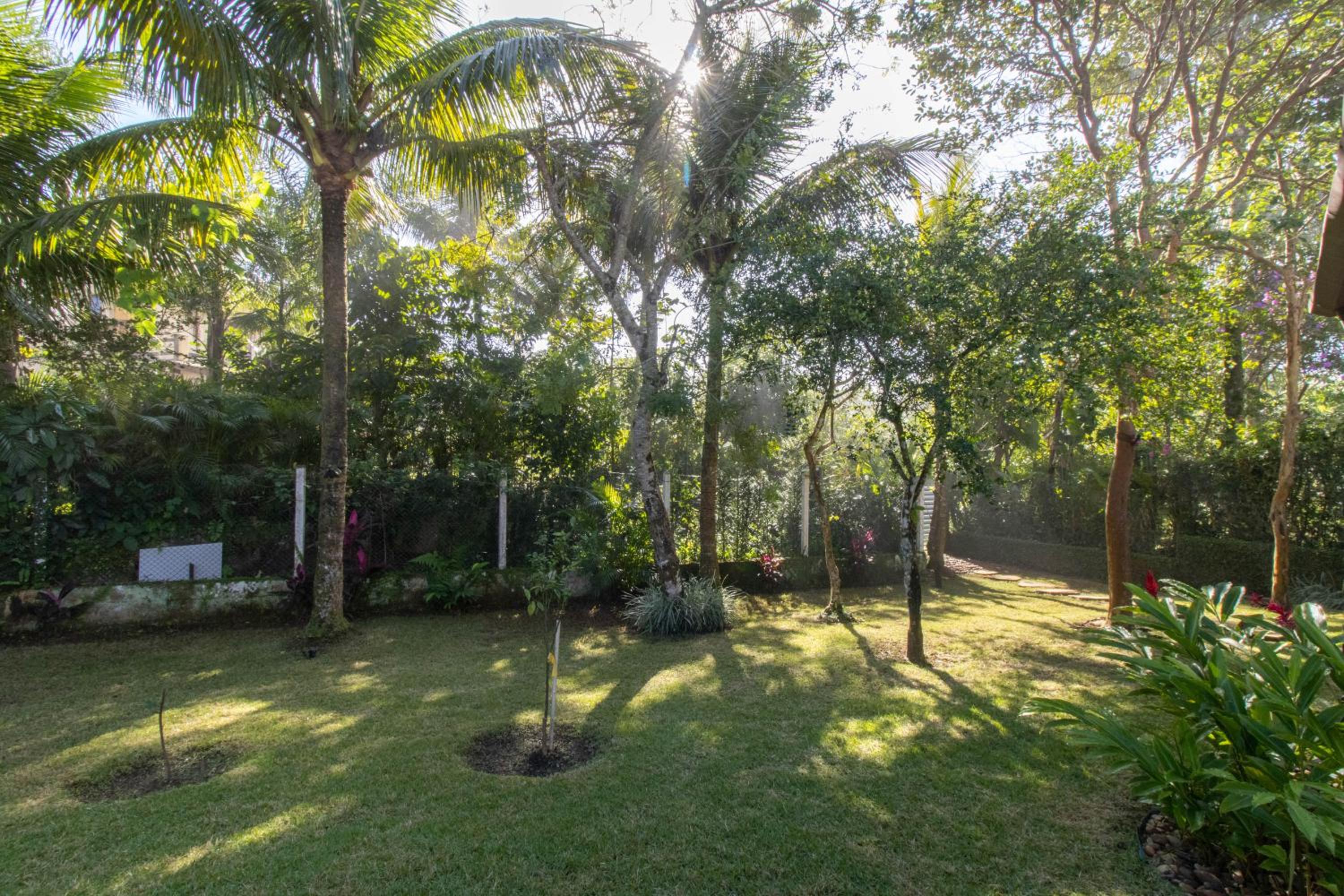 Linda Casa! Acesso privado praia Guaratuba(50mts)