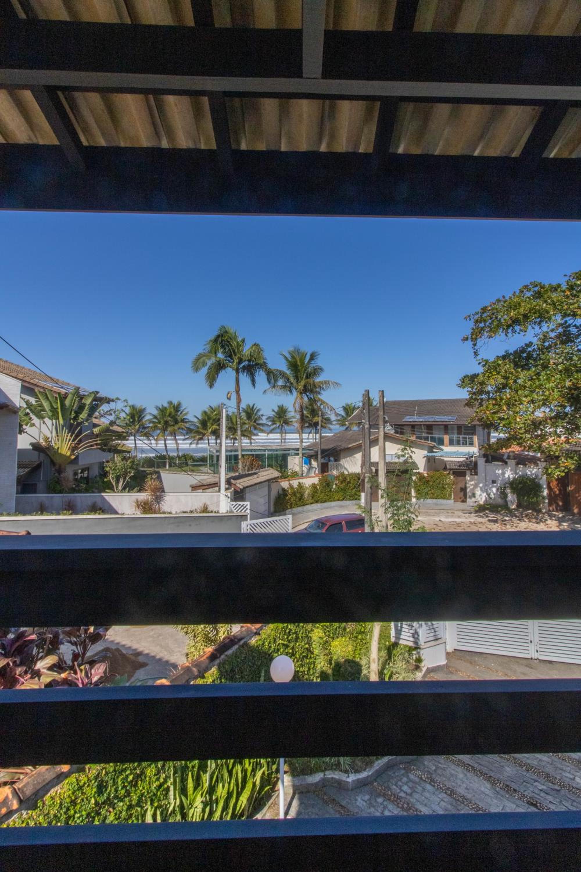 Linda Casa! Acesso privado praia Guaratuba(50mts)