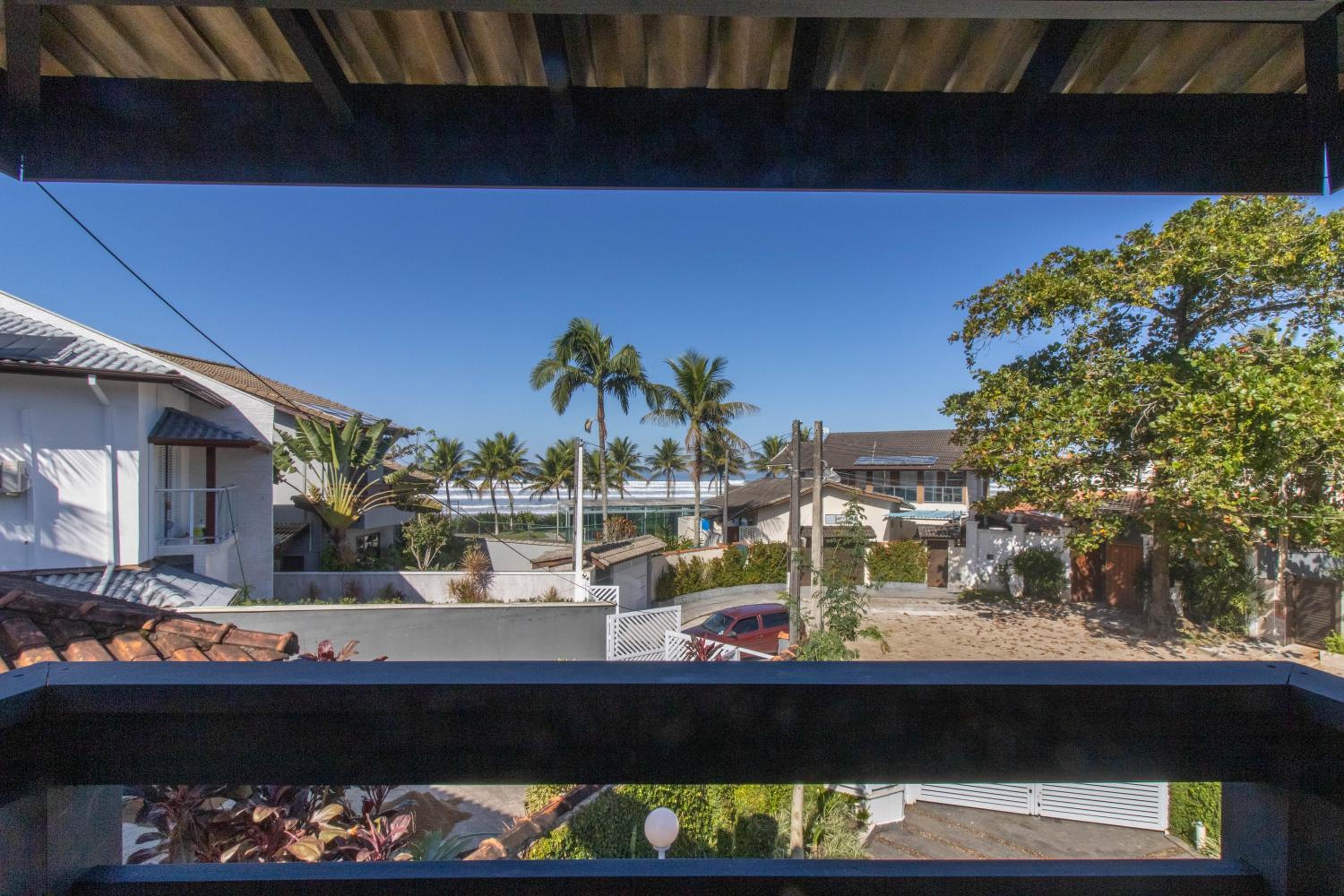 Linda Casa! Acesso privado praia Guaratuba(50mts)