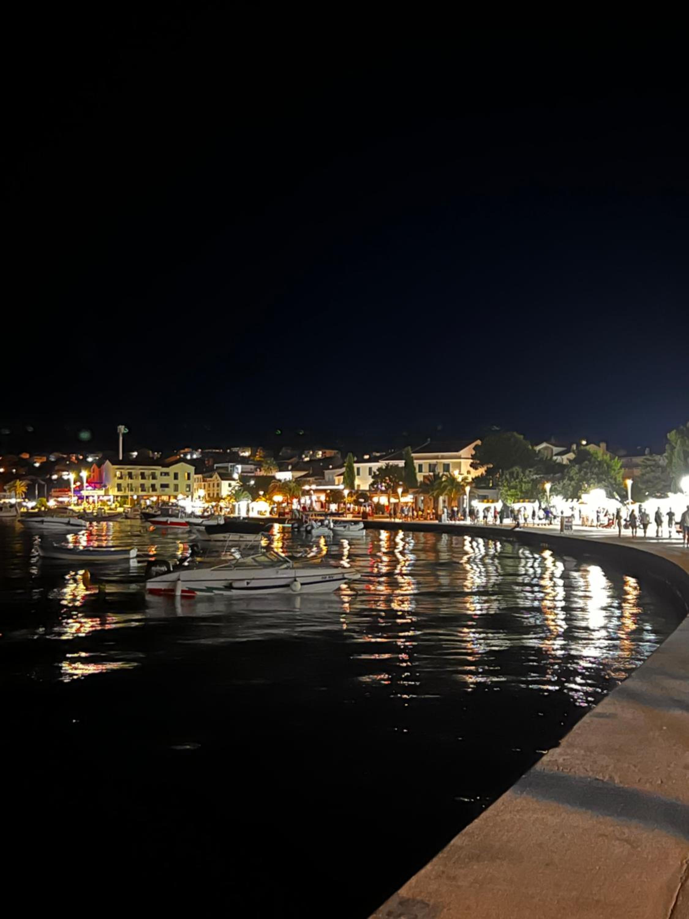 Apartments-LUCKY STAR,NOVALJA -PAG