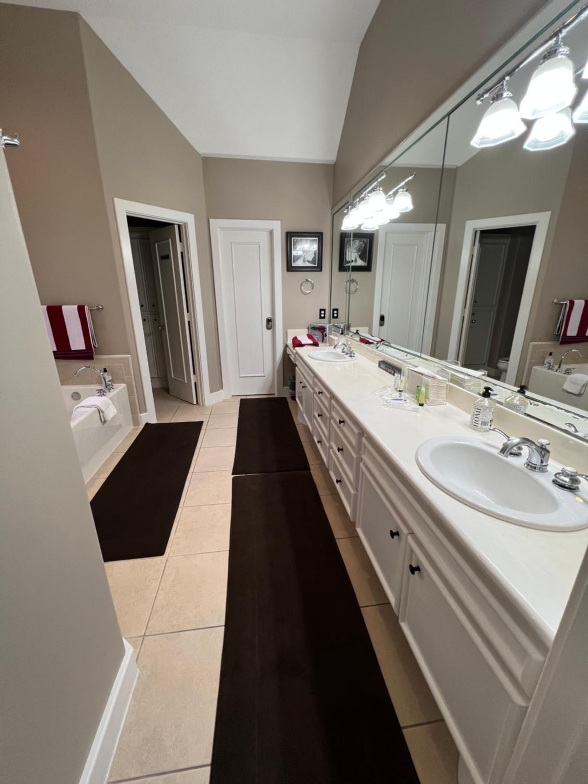 WANDERLUST villa near GALLERIA MALL