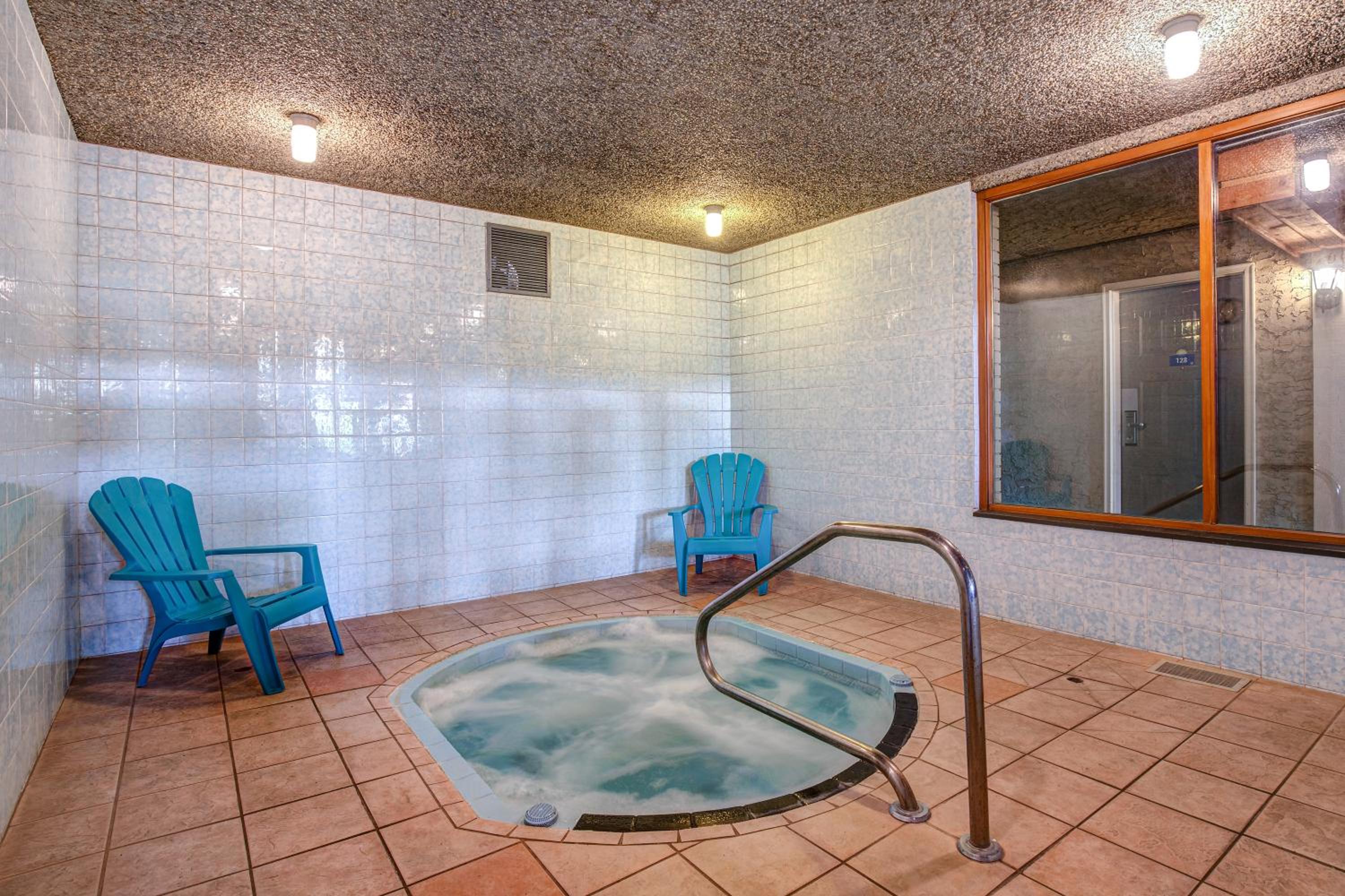 Vernon Vacations - Days Inn by Wyndham Vernon - Property Image 4