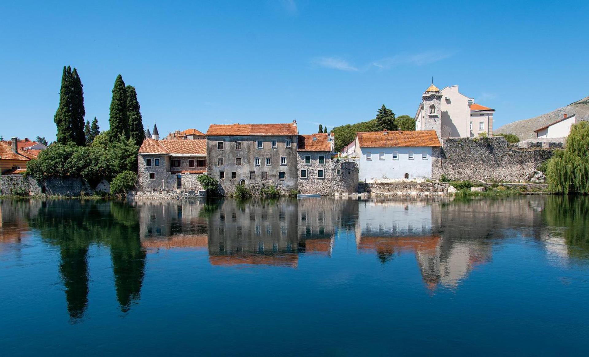 Trebinje LUX Apartman sa garažom blizu centra