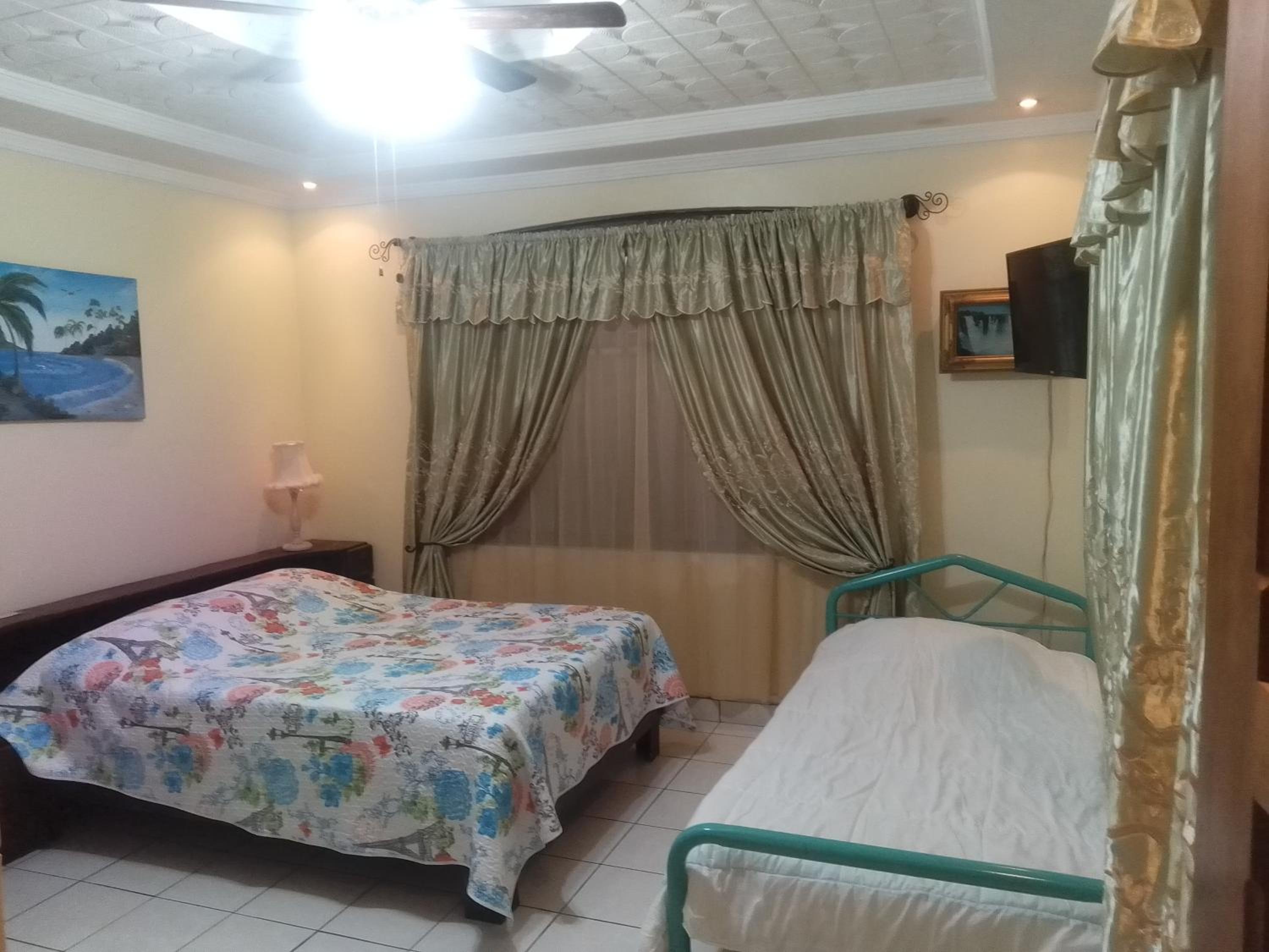 Alexander b&b