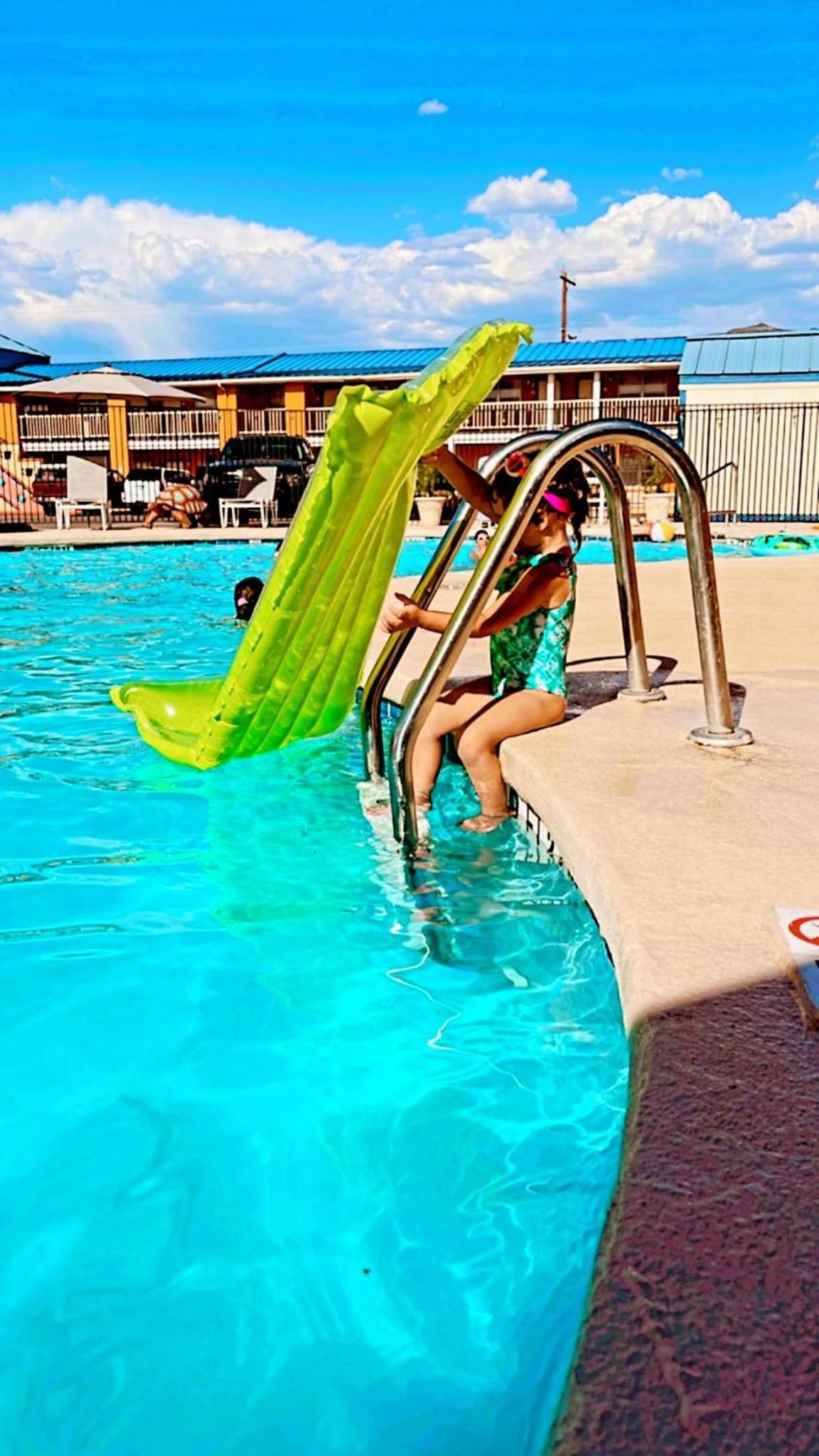 Alamogordo Vacations - The Classic Desert Aire Hotel - Property Image 6