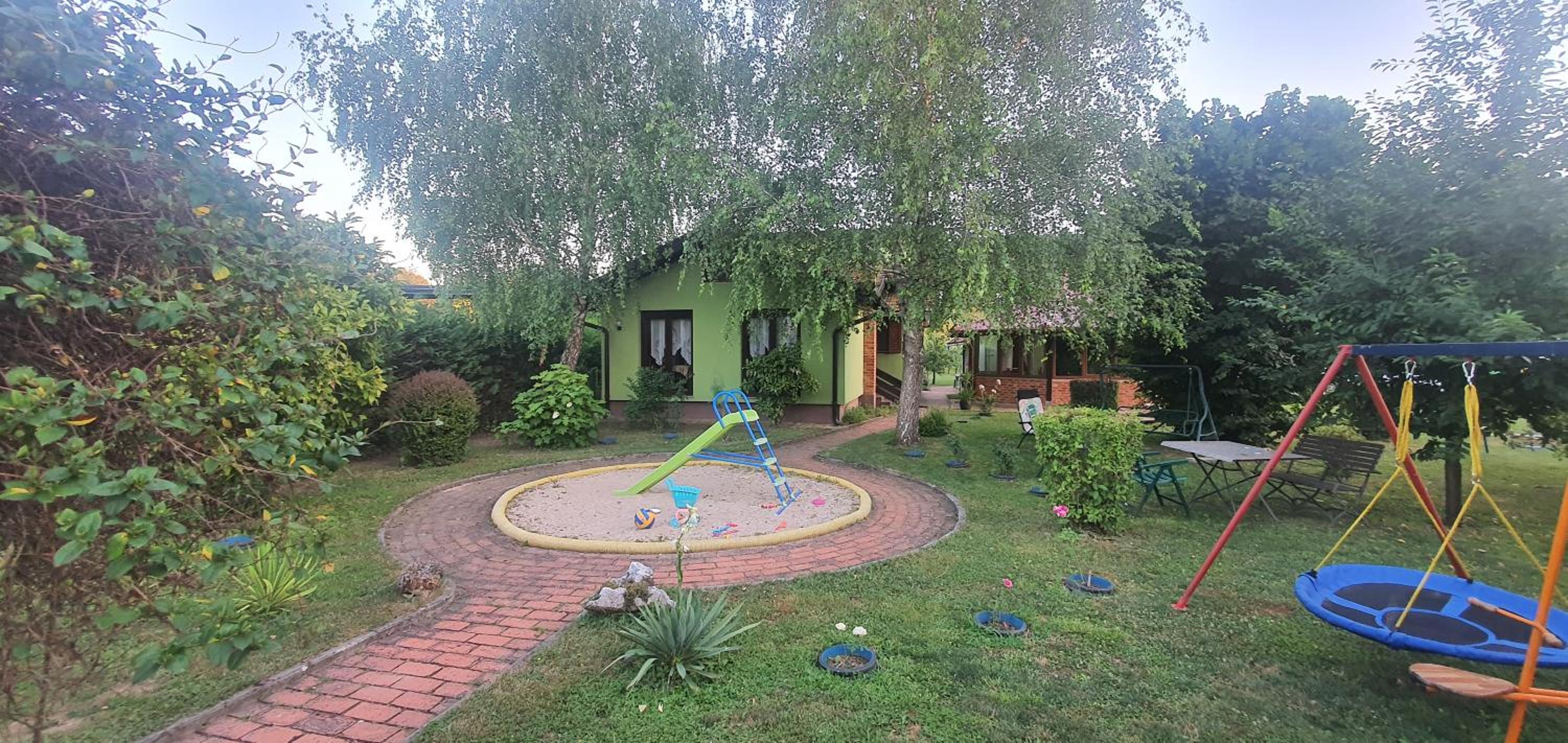 Una Green Garden Residence