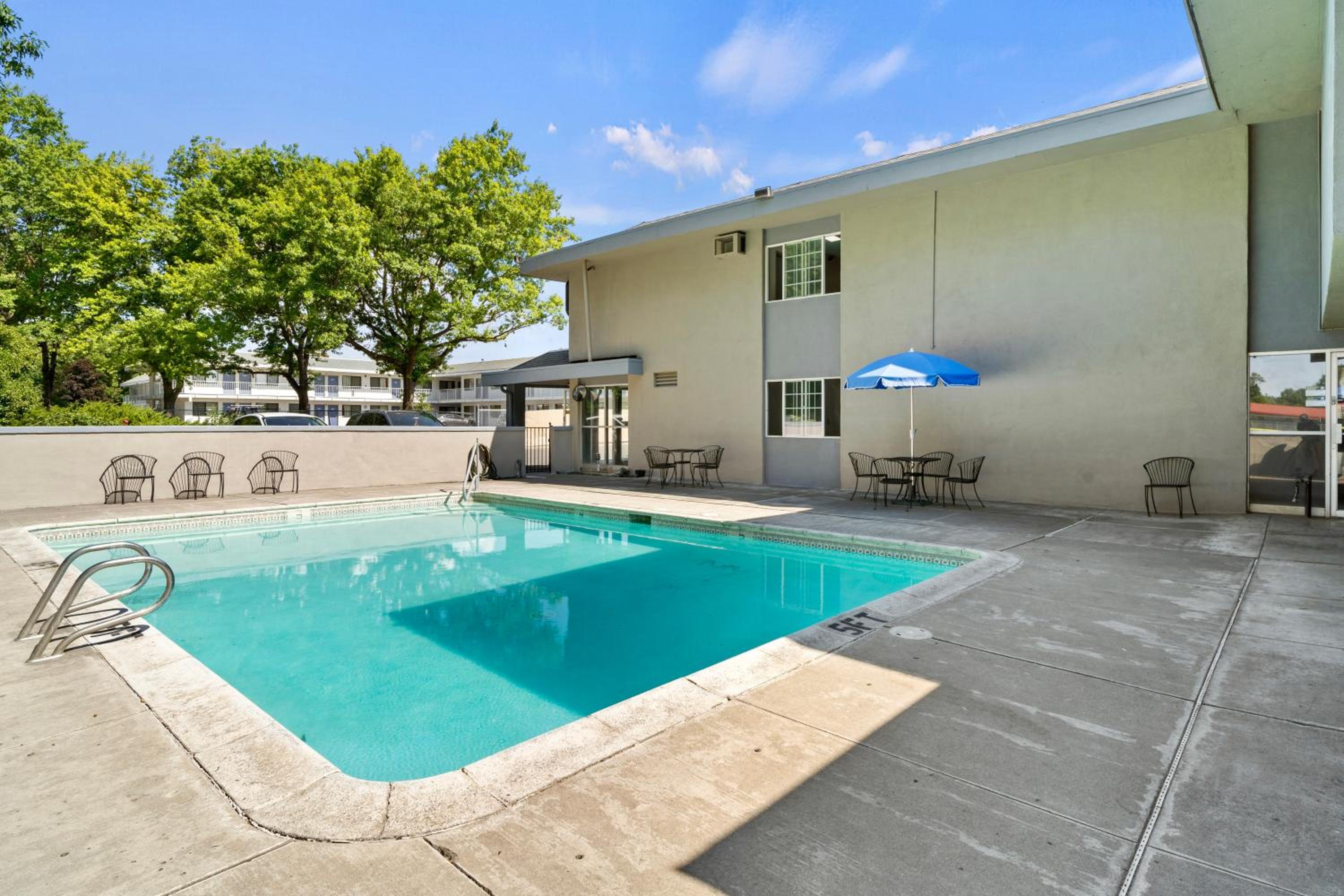 Medford Vacations - Travelers Inn Medford I-5 - Property Image 5