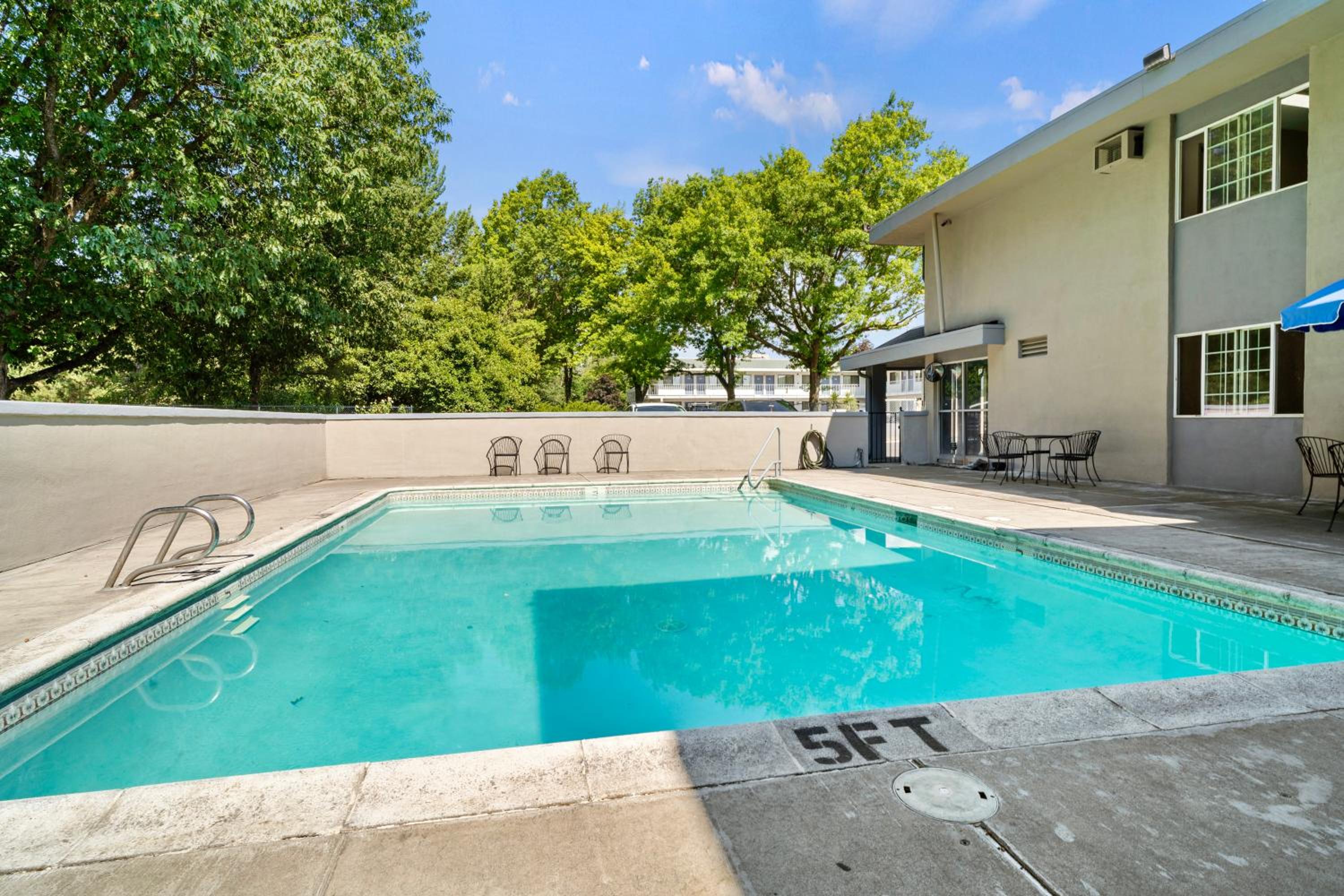 Medford Vacations - Travelers Inn Medford I-5 - Property Image 4