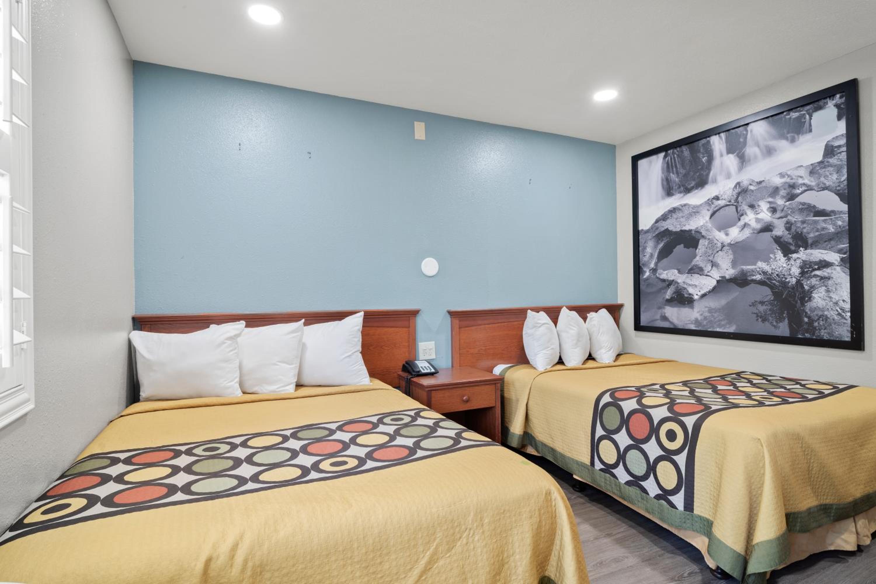 Medford Vacations - Travelers Inn Medford I-5 - Property Image 2