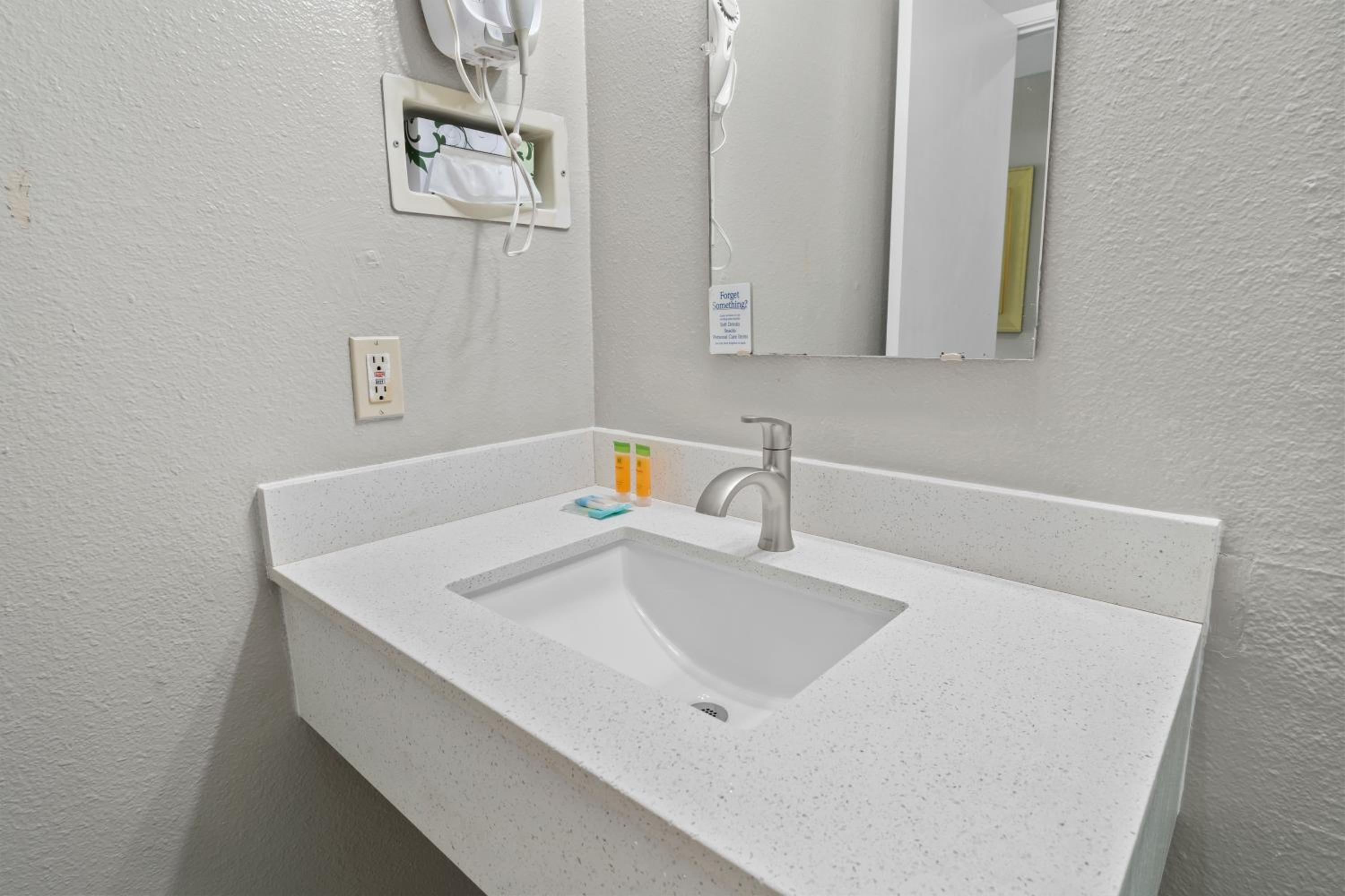 Medford Vacations - Travelers Inn Medford I-5 - Property Image 6